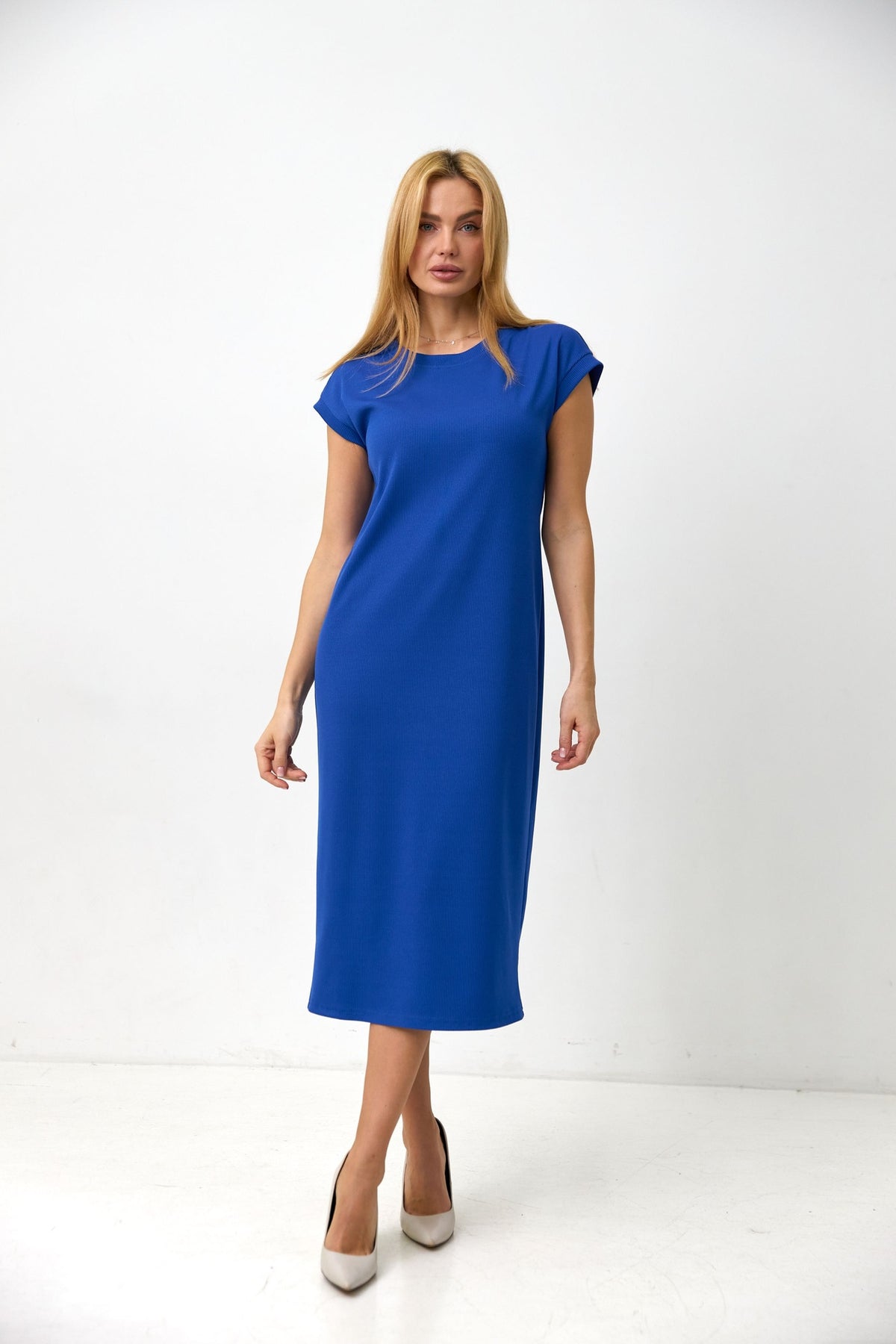 Rochie dreaptă din tricot reiat cu șlițuri