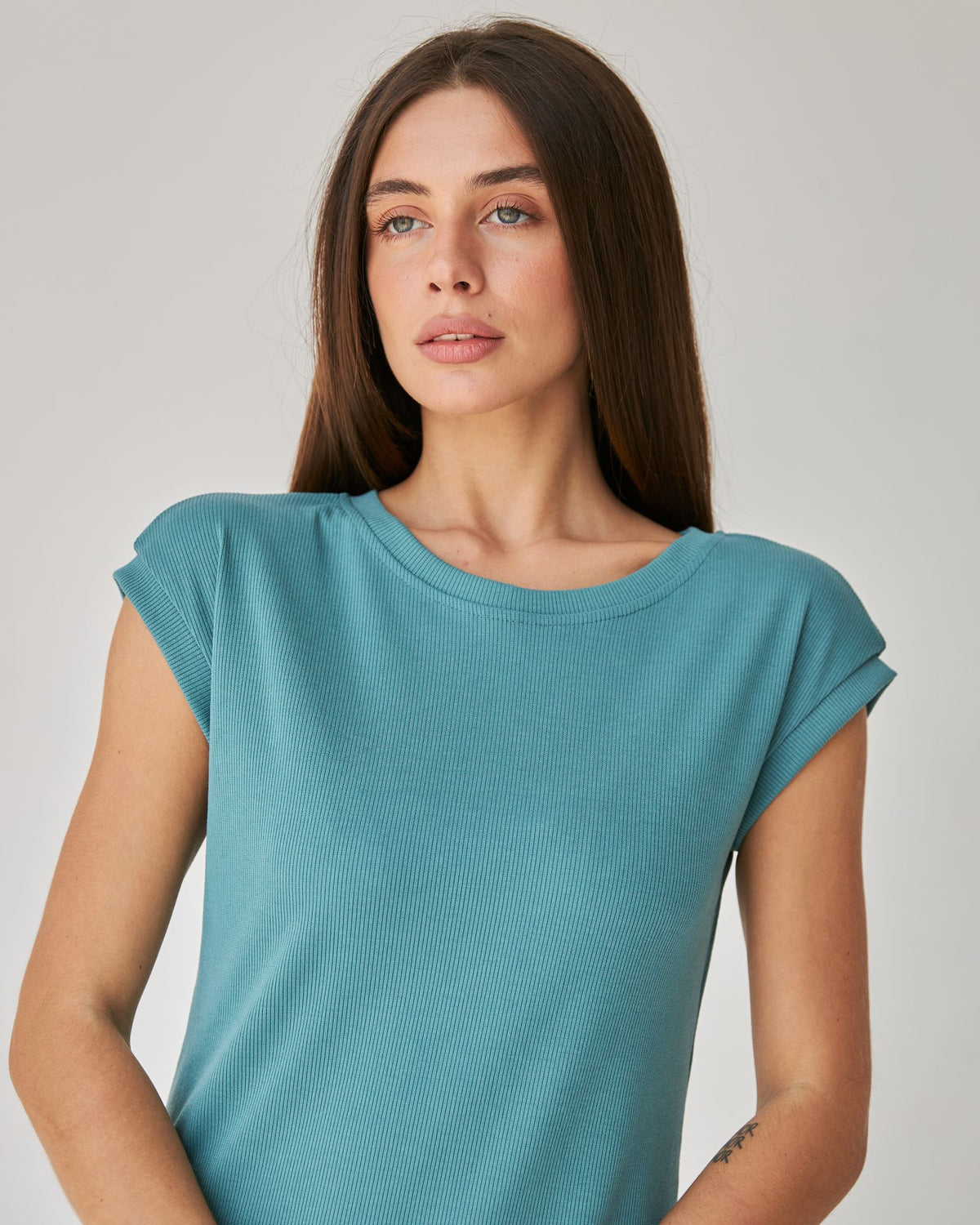 Rochie maxi dreaptă din tricot reiat cu șlițuri
