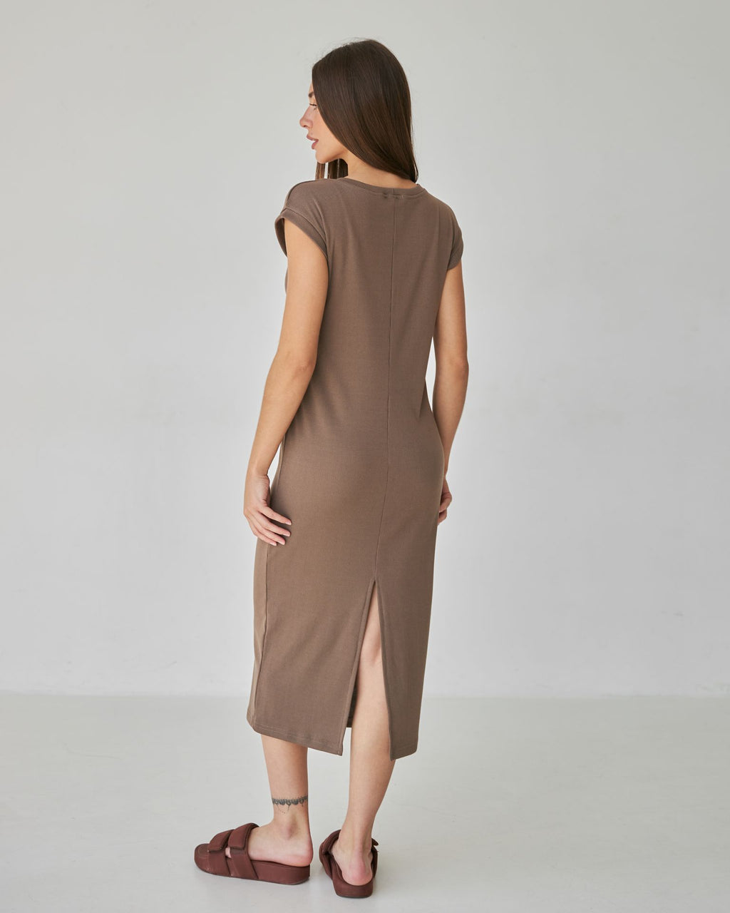 Rochie maxi dreaptă din tricot reiat cu șlițuri