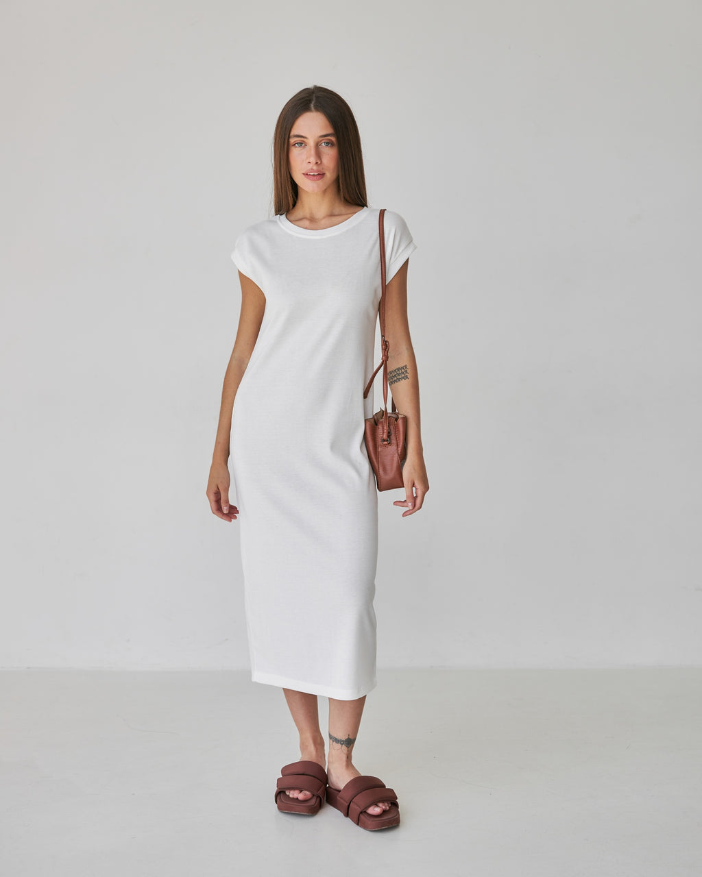 Rochie maxi dreaptă din tricot reiat cu șlițuri