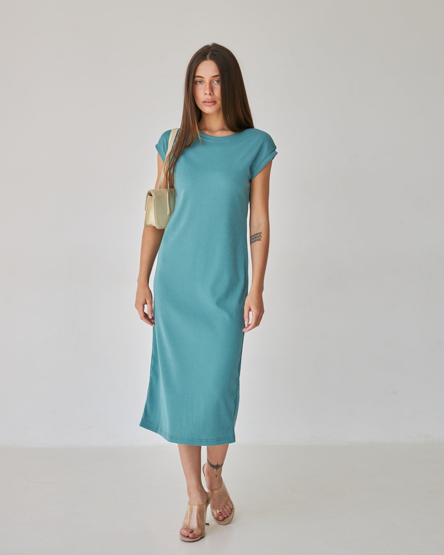 Rochie maxi dreaptă din tricot reiat cu șlițuri