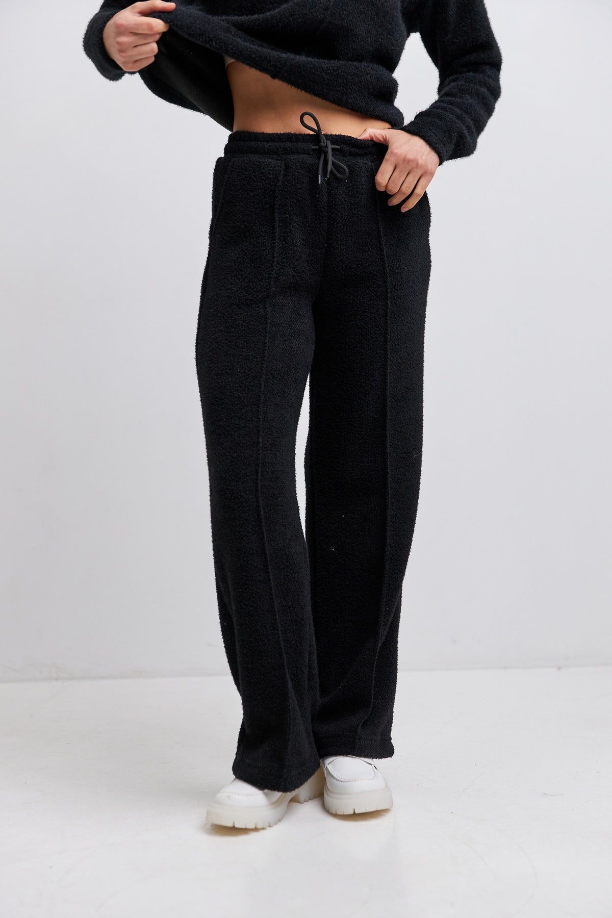 Pantaloni din alpaca cu cusături decorative