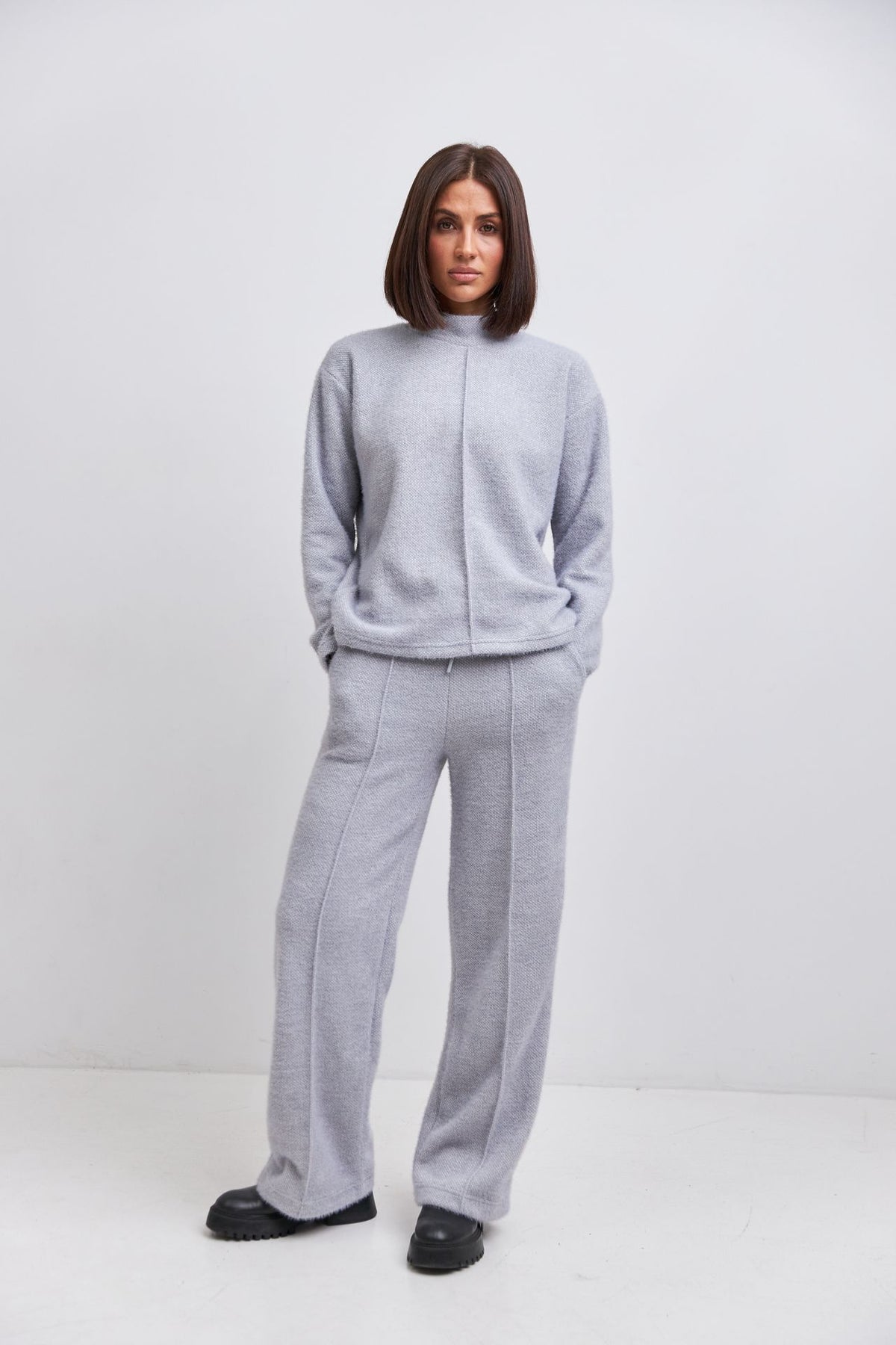 Pantaloni din alpaca cu cusături decorative