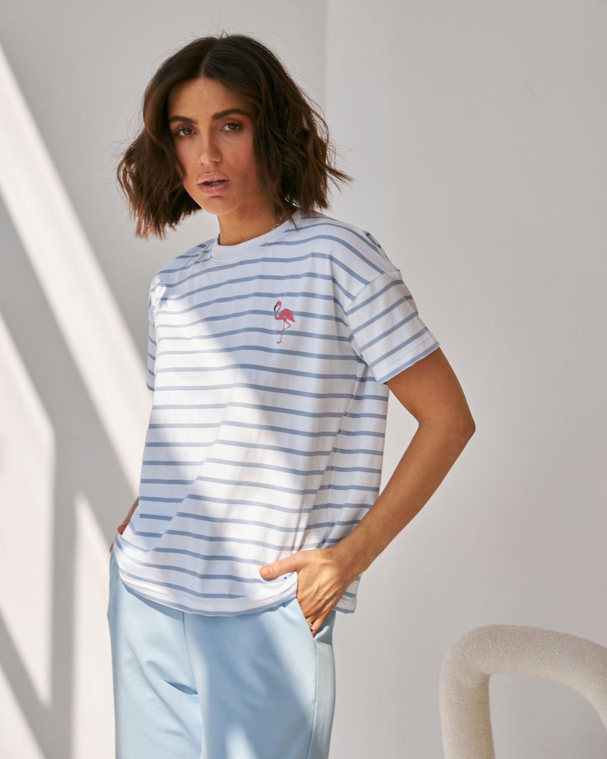 Tricou în dungi cu broderie Flamingo
