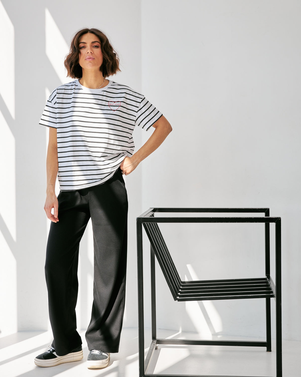 Tricou în dungi cu broderie Inimă