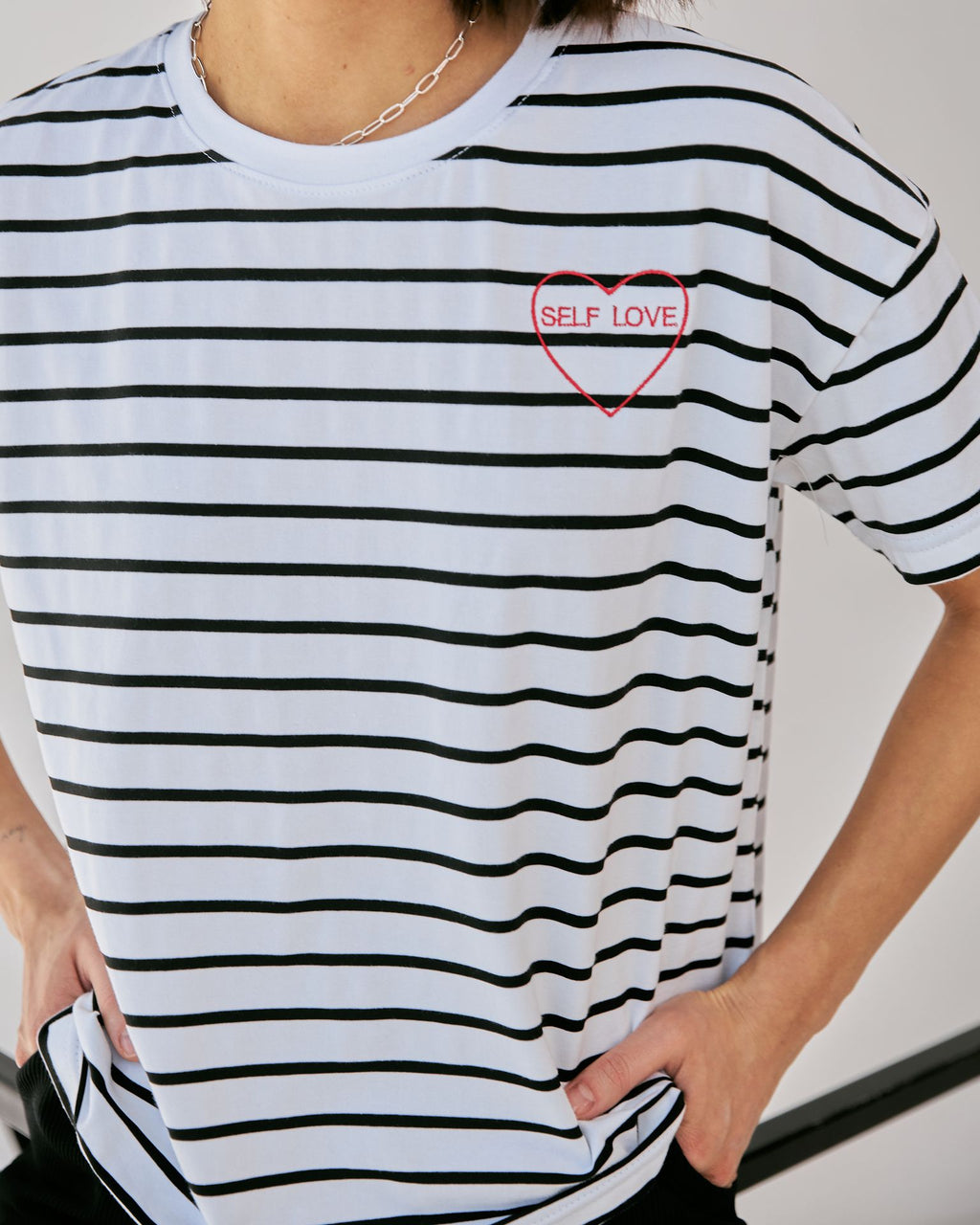 Tricou în dungi cu broderie Inimă