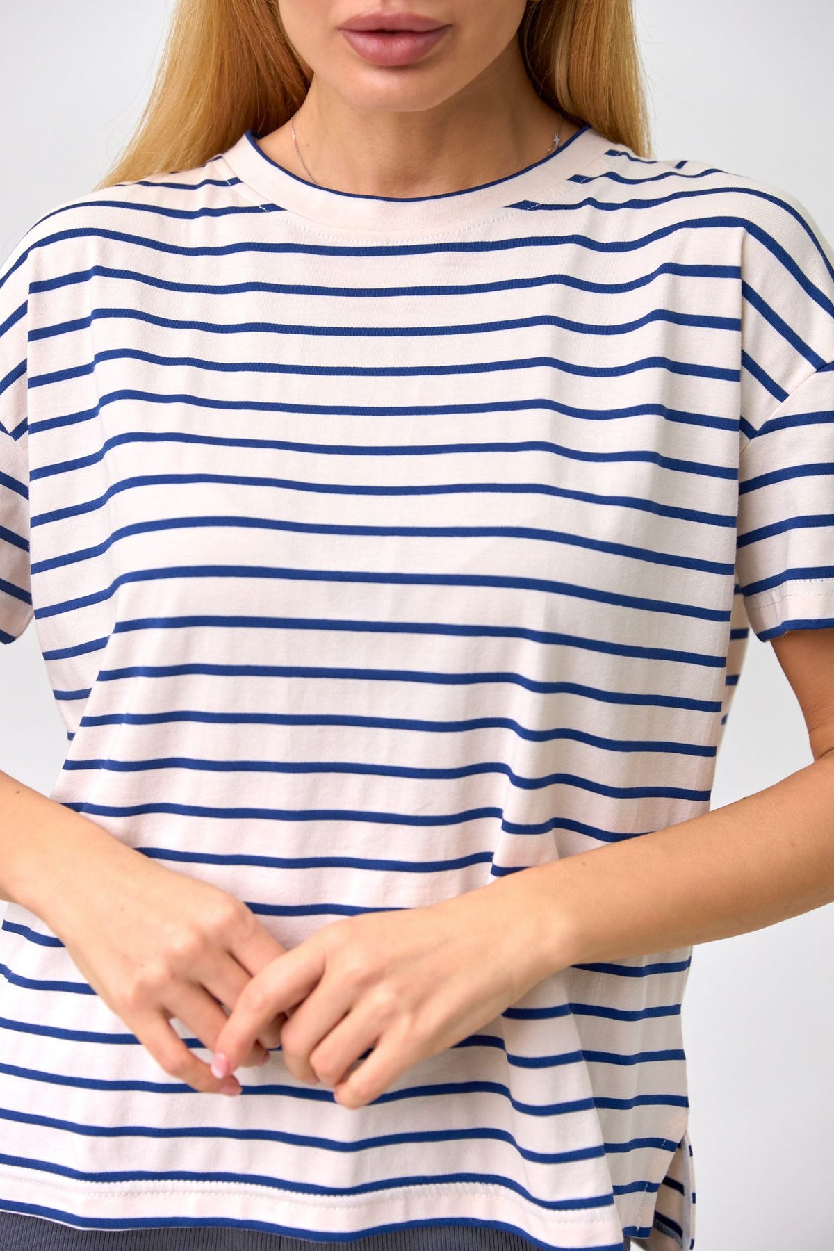 Tricou în dungi cu șlițuri