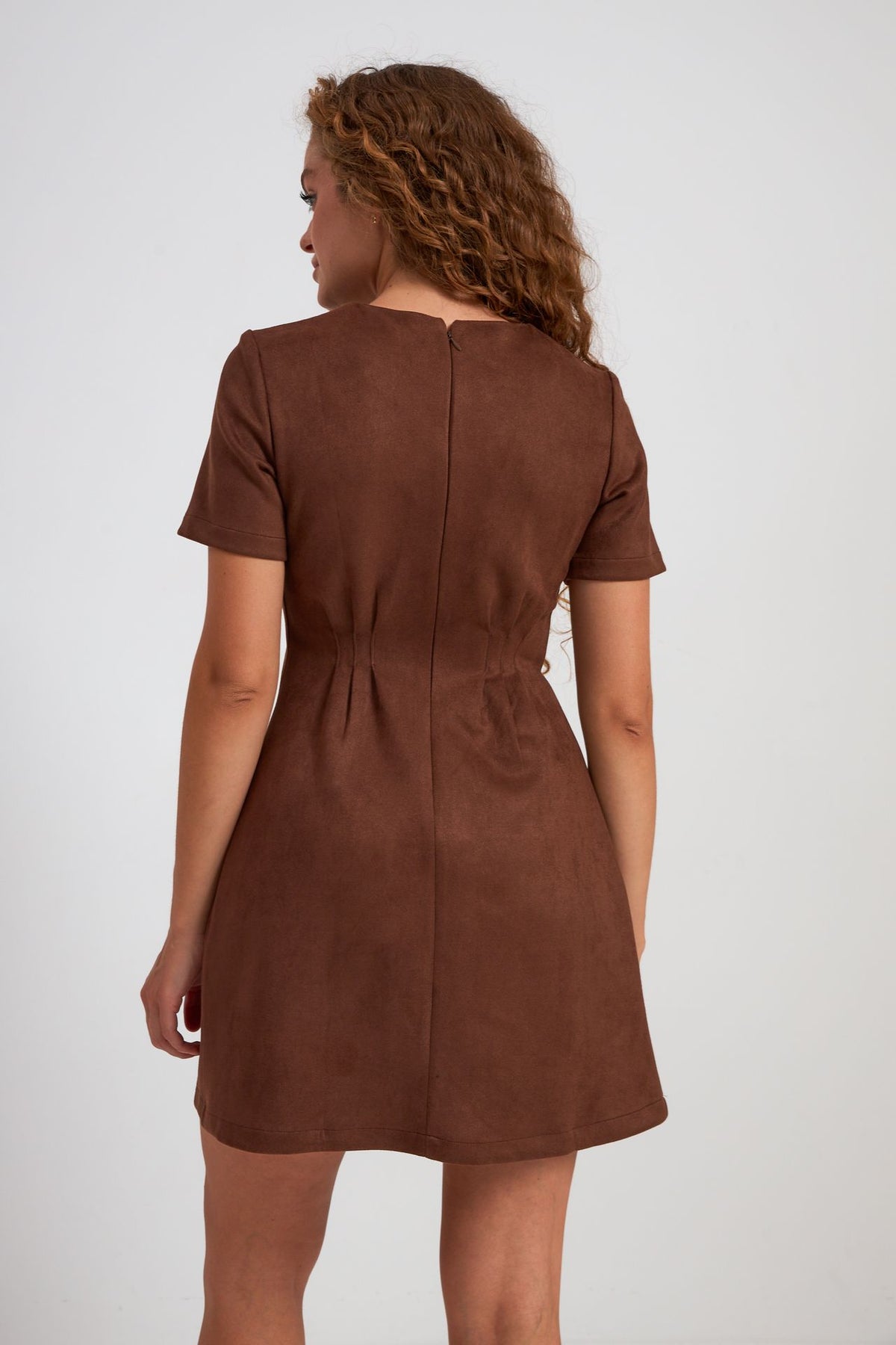 Rochie mini din piele întoarsă cu pense decorative