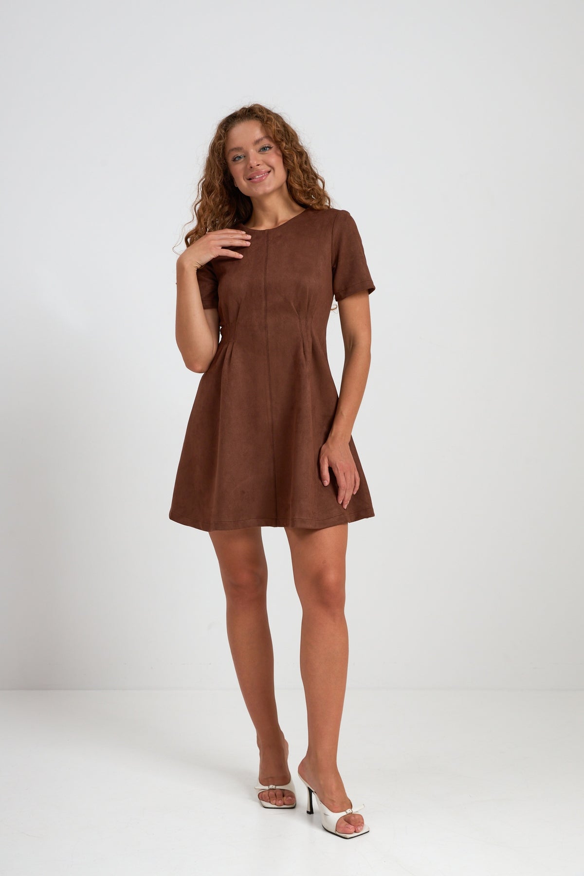 Rochie mini din piele întoarsă cu pense decorative