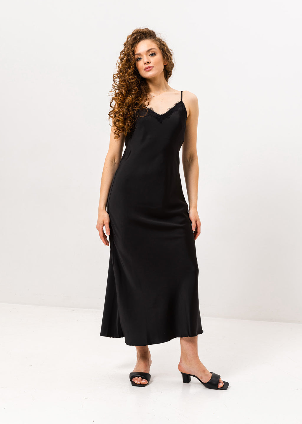 Rochie maxi tip combinație din mătase cu dantelă