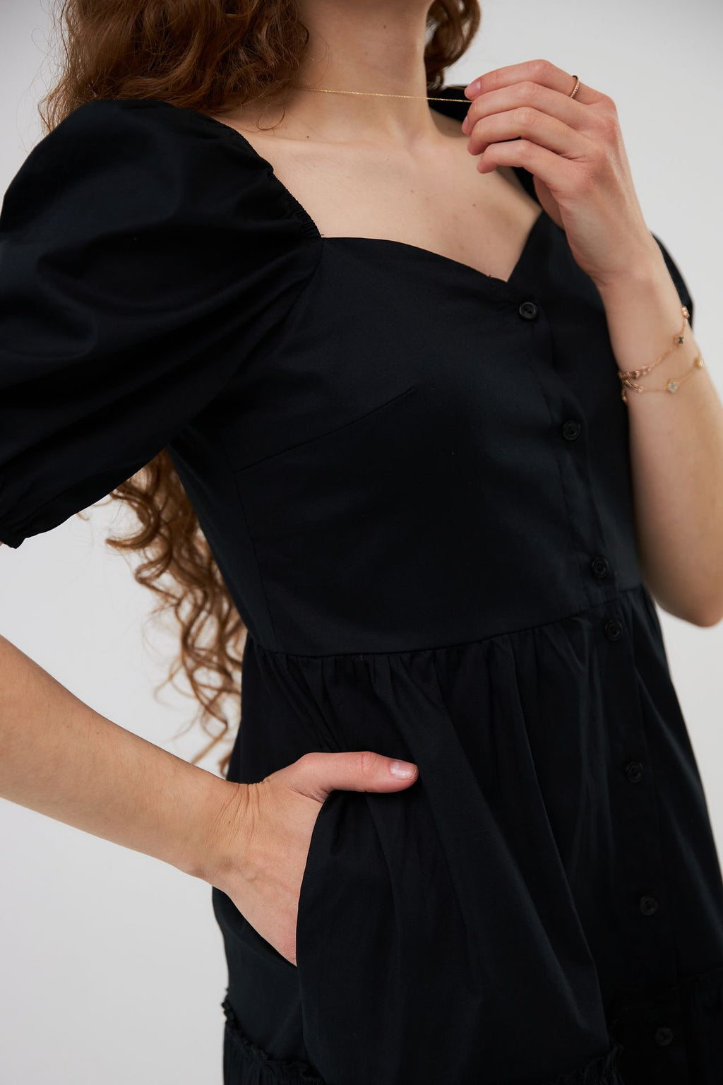 Rochie midi de vară cu trei volane