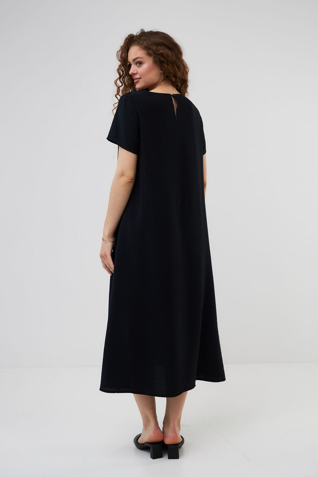 Rochie midi de vară cu trei volane