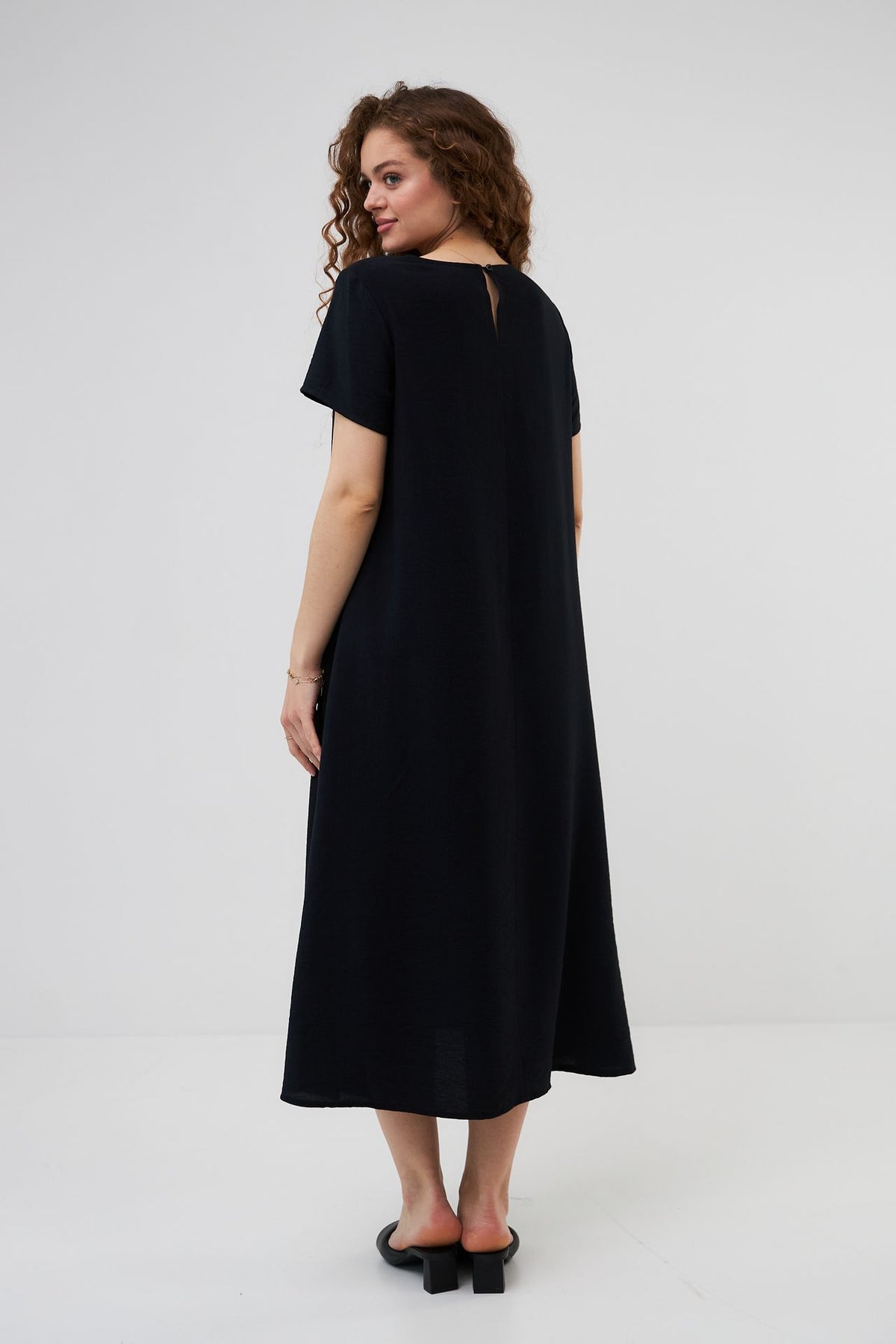 Rochie midi de vară cu trei volane