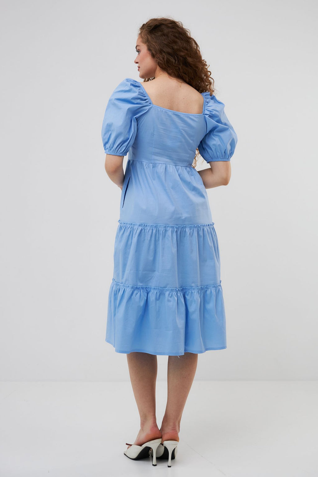 Rochie midi de vară cu trei volane