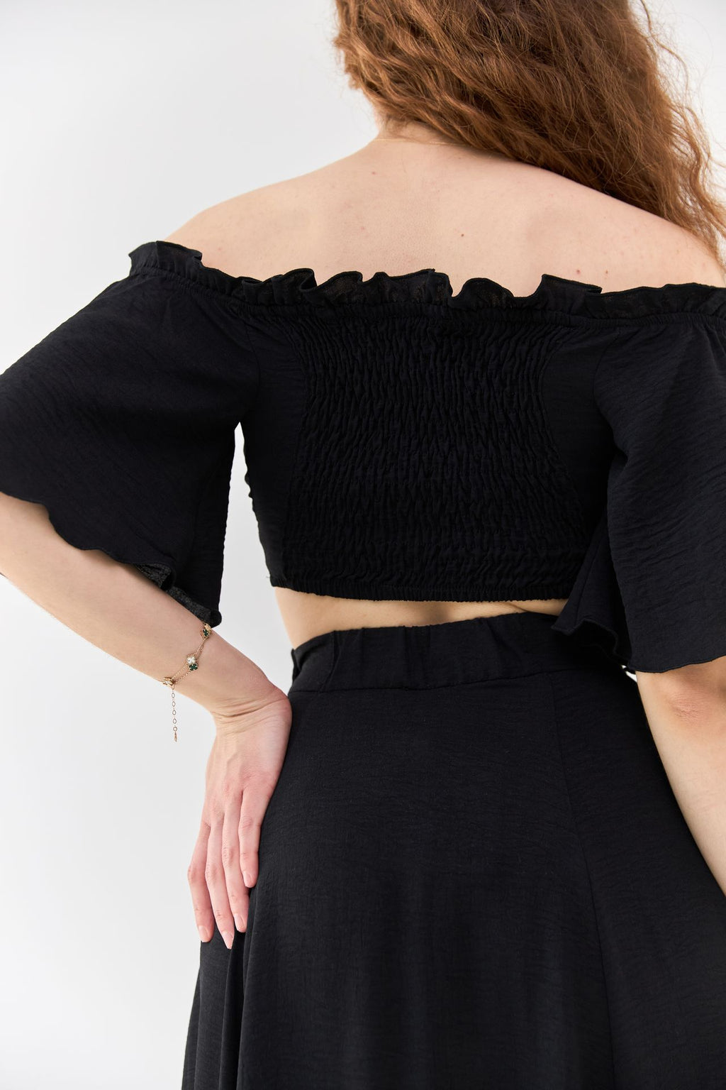 Top crop cu umerii goi Jasmin