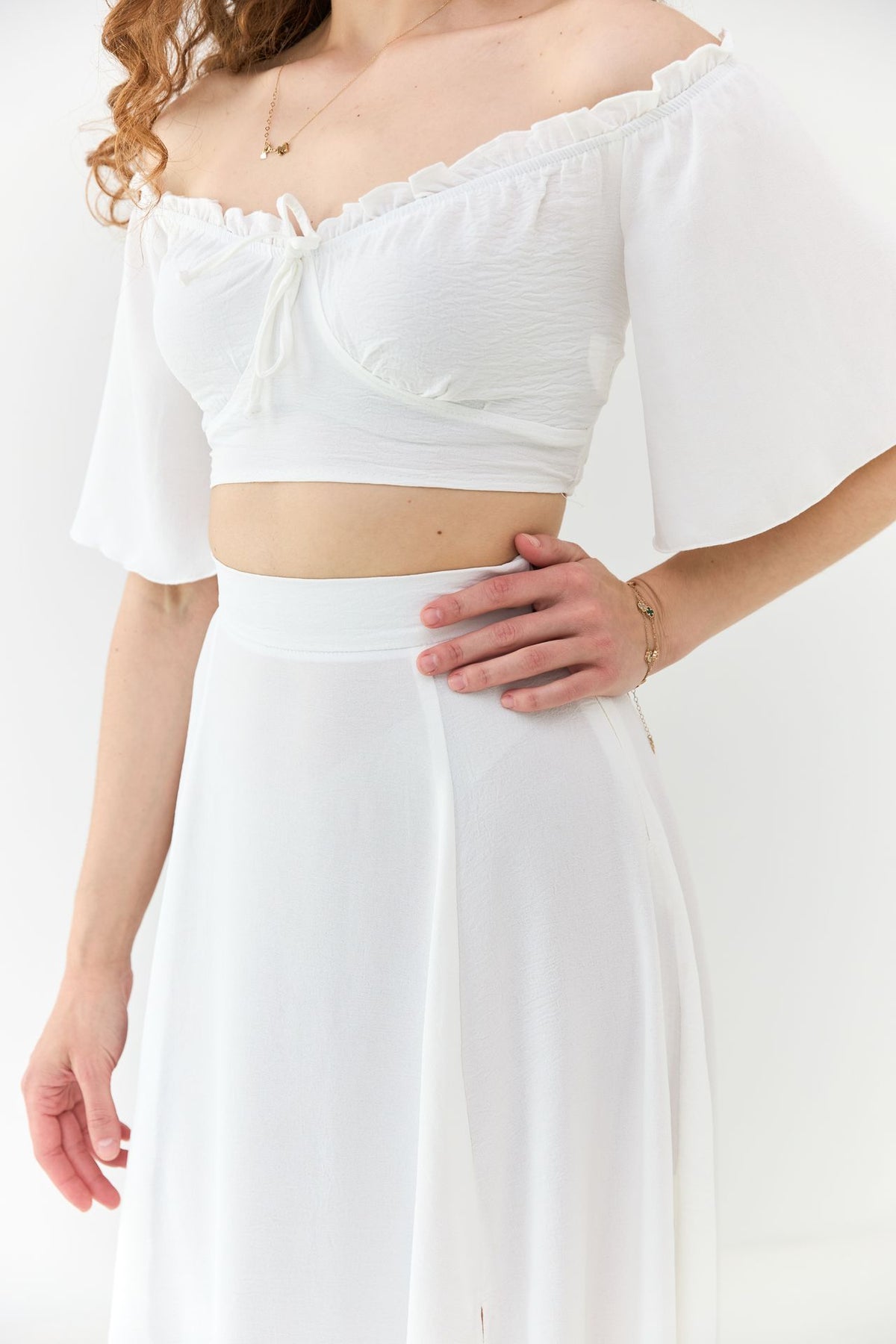 Top crop cu umerii goi Jasmin