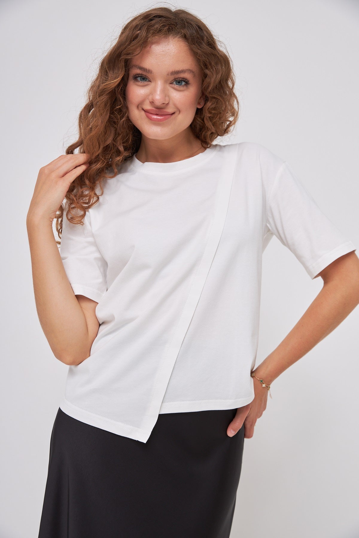 Tricou damă cu tiv asimetric
