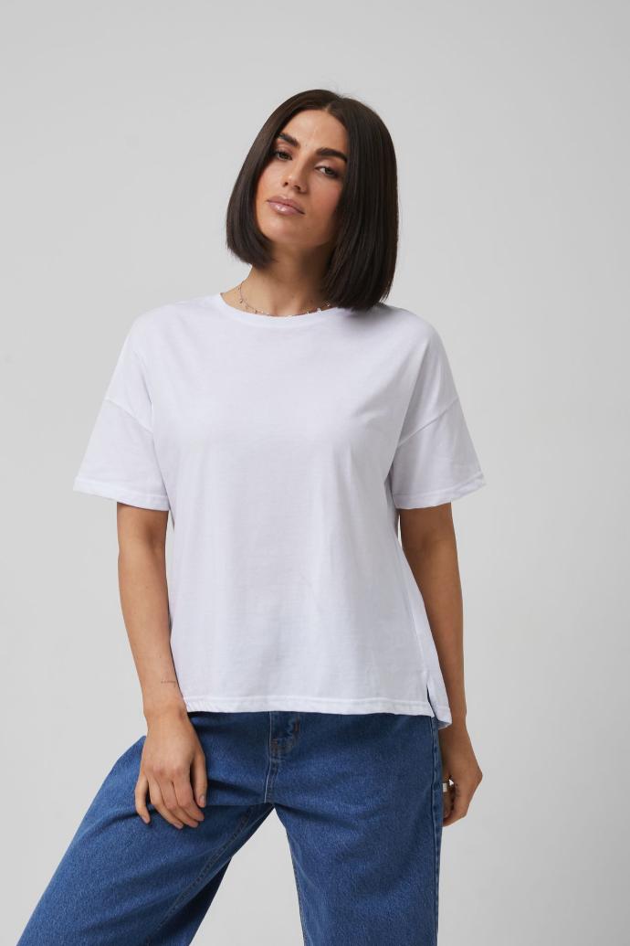 Tricou cu spate alungit și șlițuri