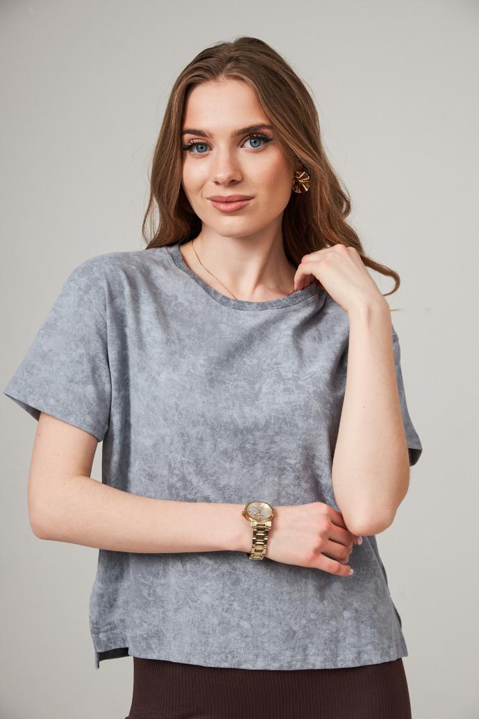 Tricou lejer cu efect washed și șlițuri