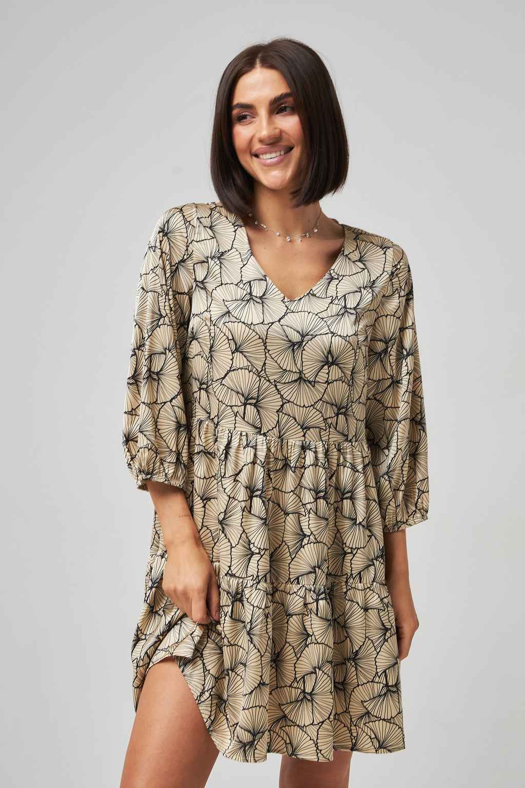 Rochie mini boho cu două volane și mânecă 3/4