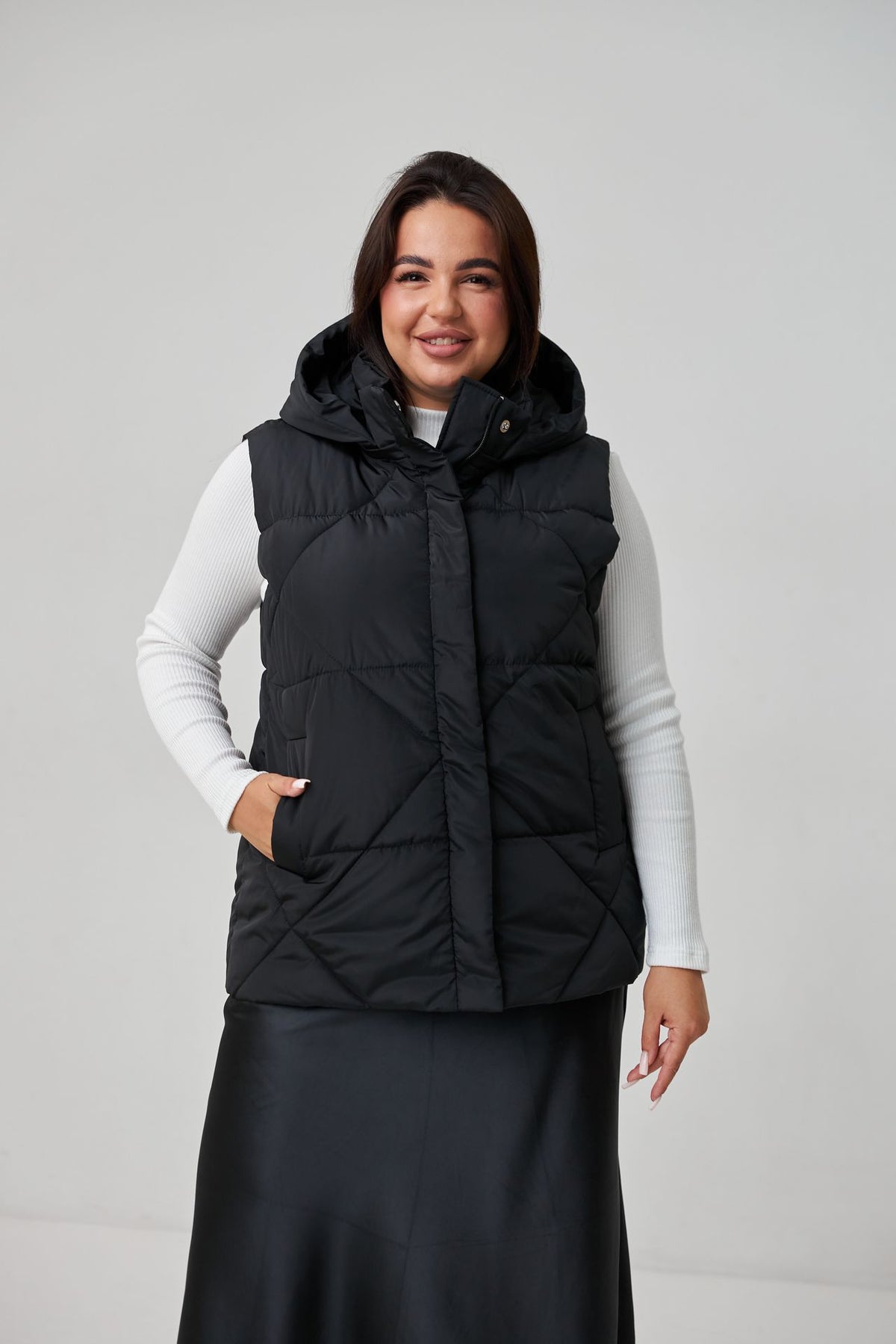 Vestă cu glugă matlasată model romb