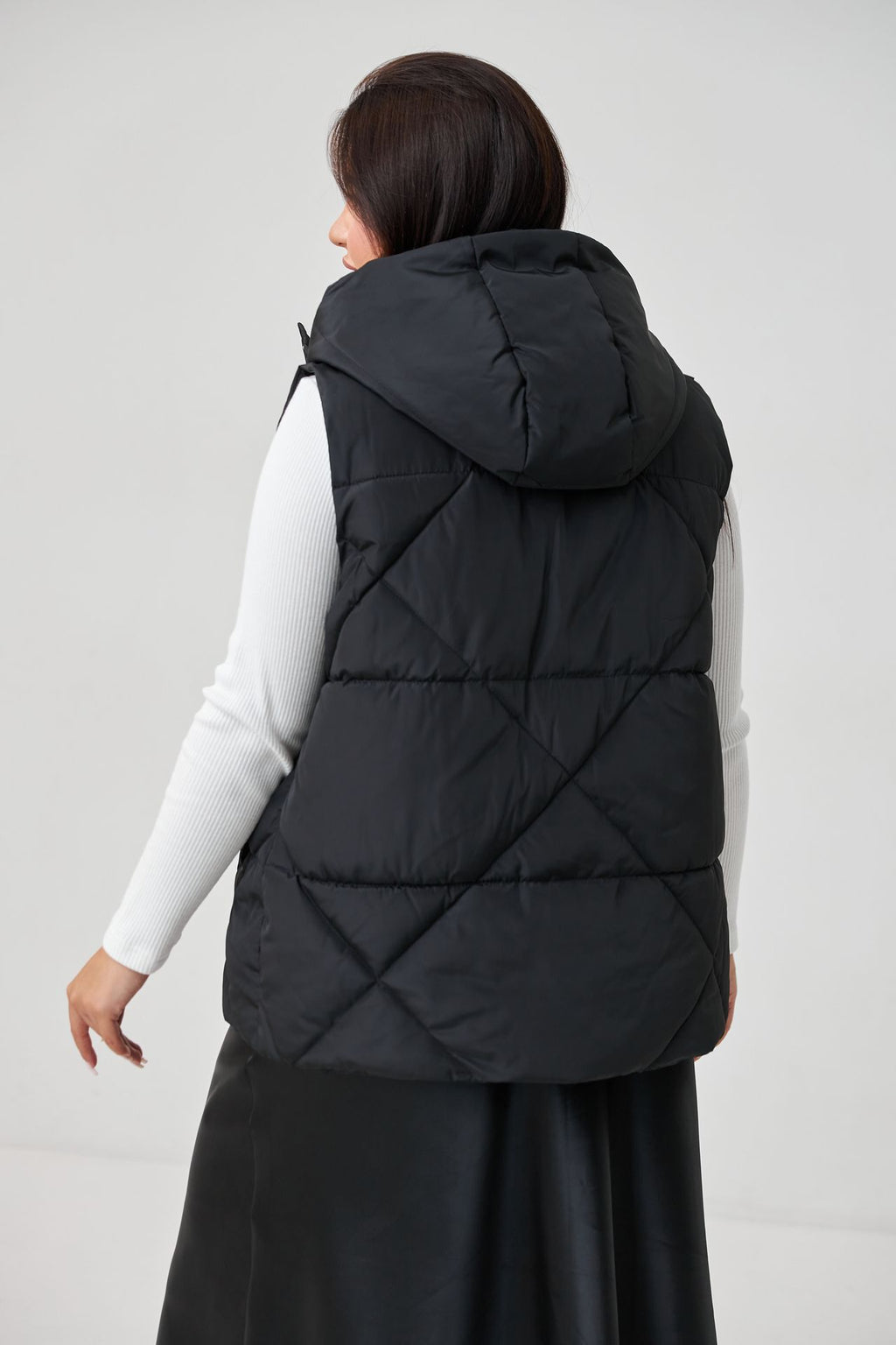 Vestă cu glugă matlasată model romb
