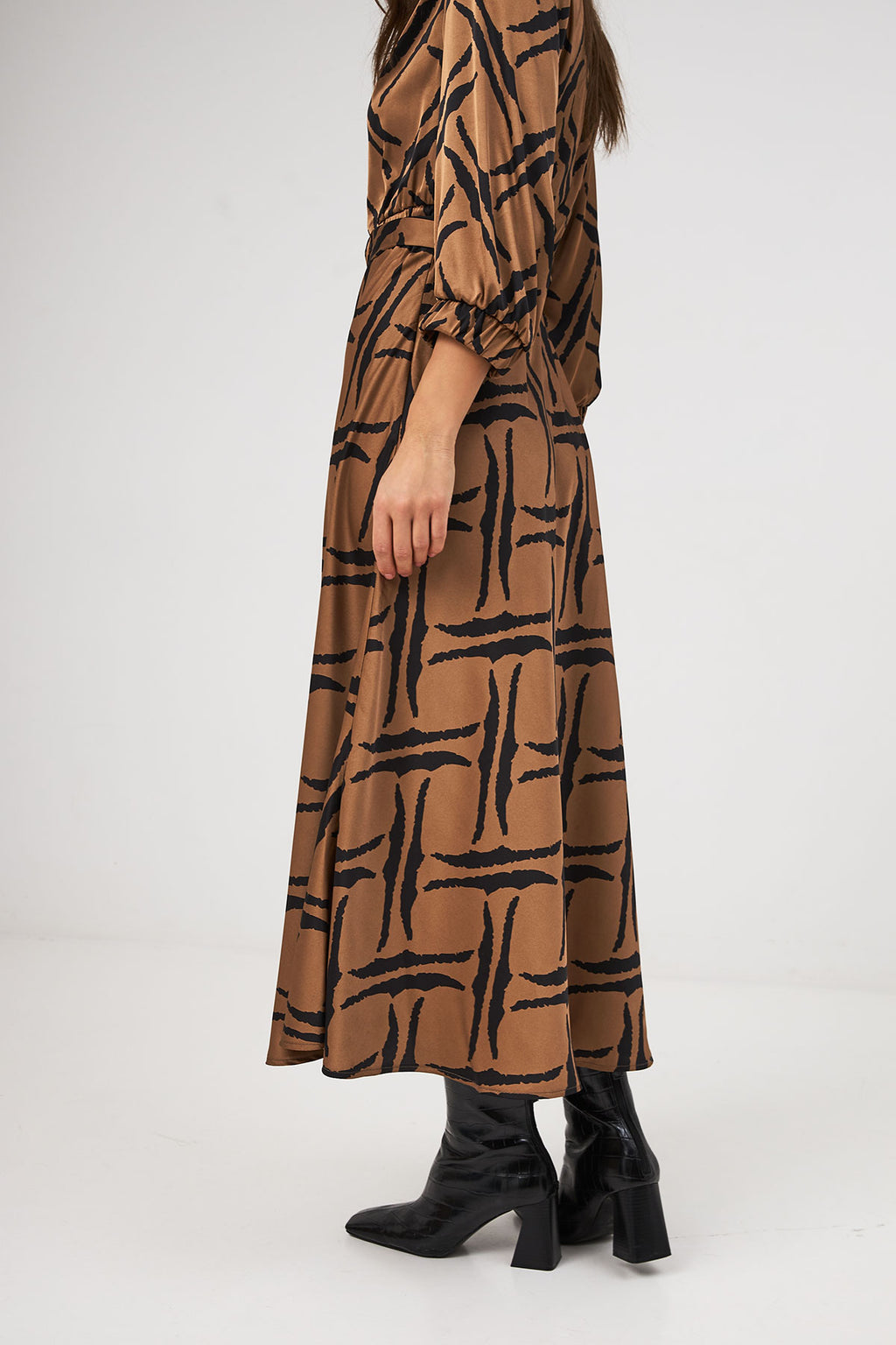 Rochie midaxi din mătase cu imprimeu animal print și cordon contrastant