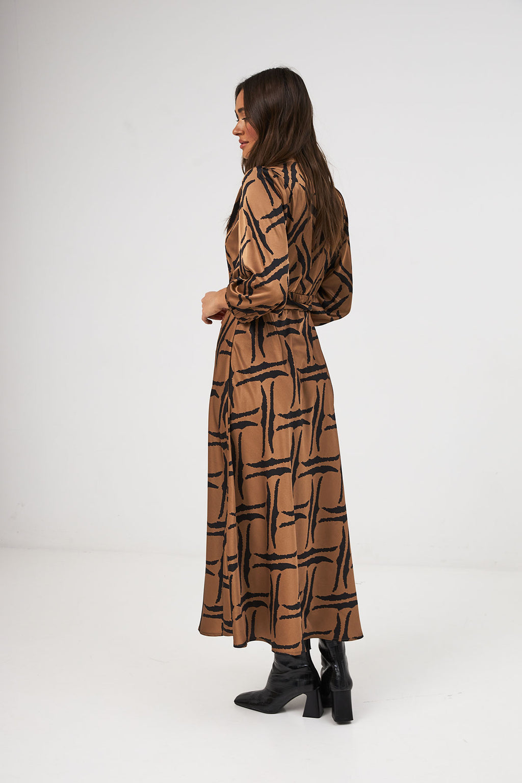 Rochie midaxi din mătase cu imprimeu animal print și cordon contrastant