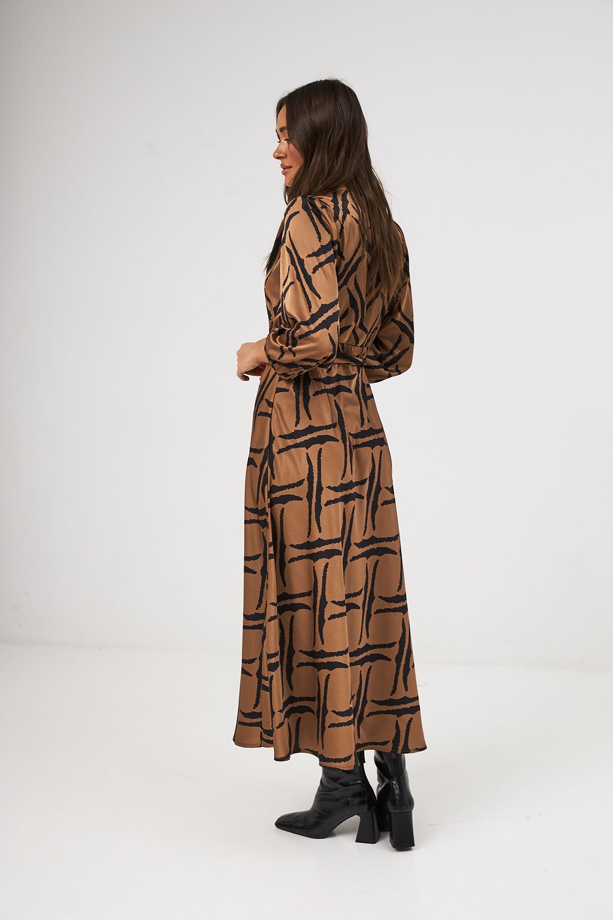 Rochie midaxi din mătase cu imprimeu animal print și cordon contrastant