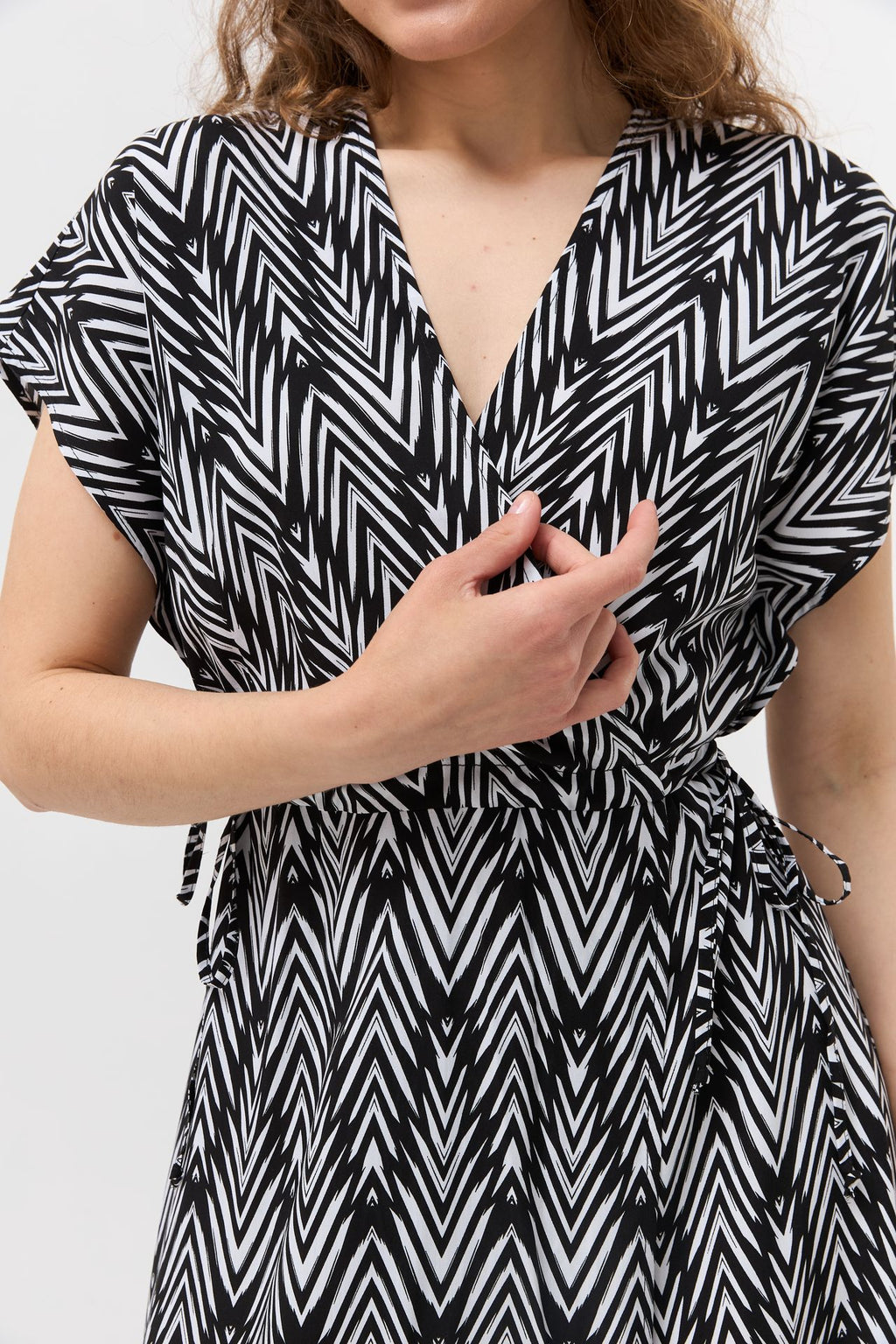 Rochie midi de vară cu bust petrecut