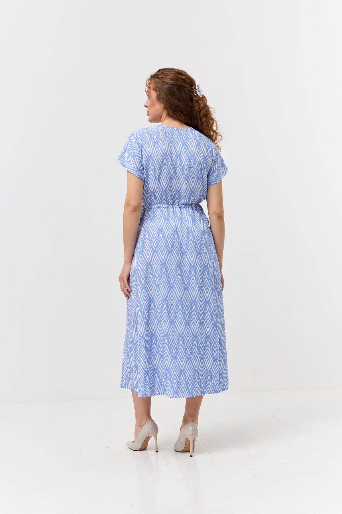 Rochie midi de vară cu bust petrecut