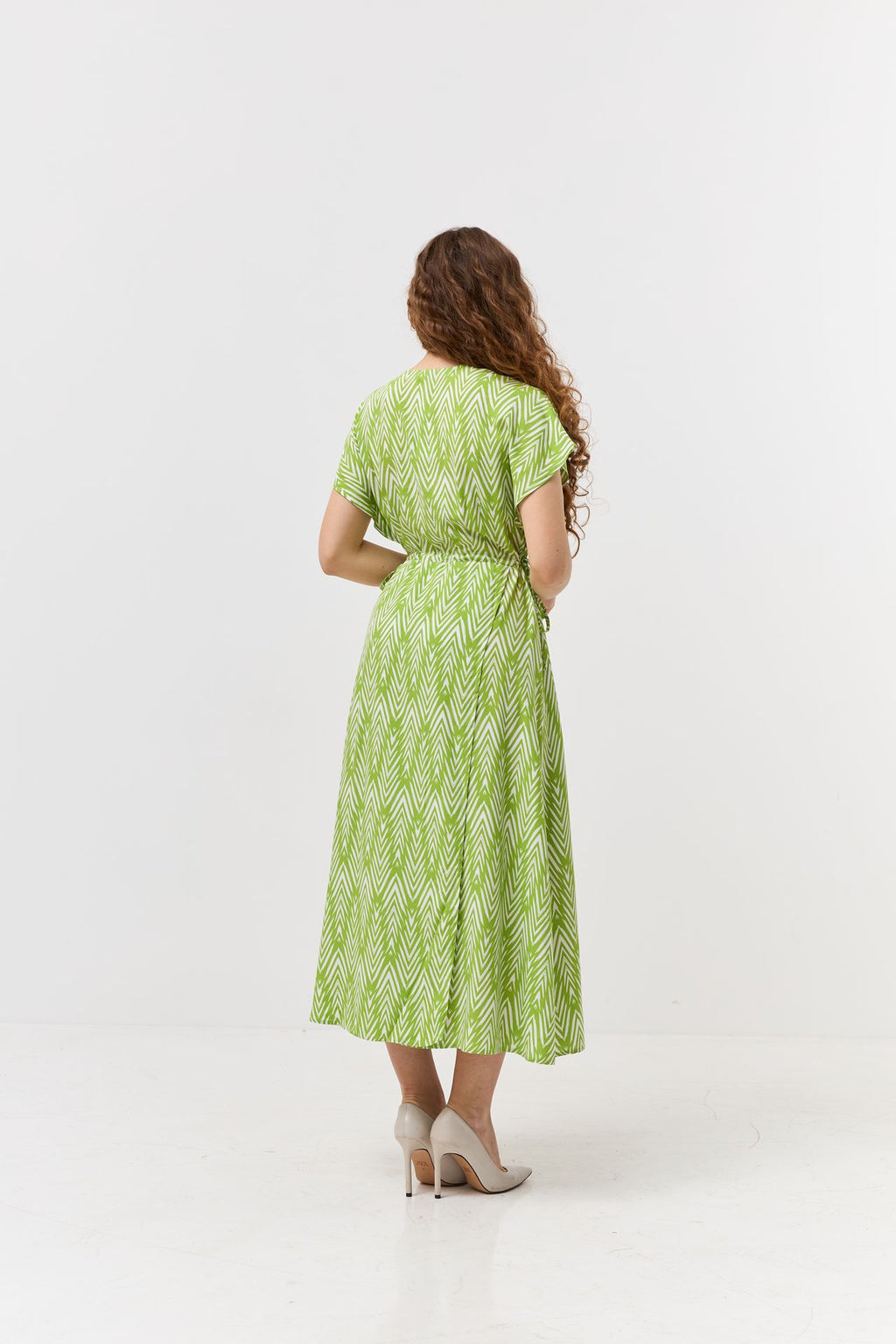 Rochie midi de vară cu bust petrecut