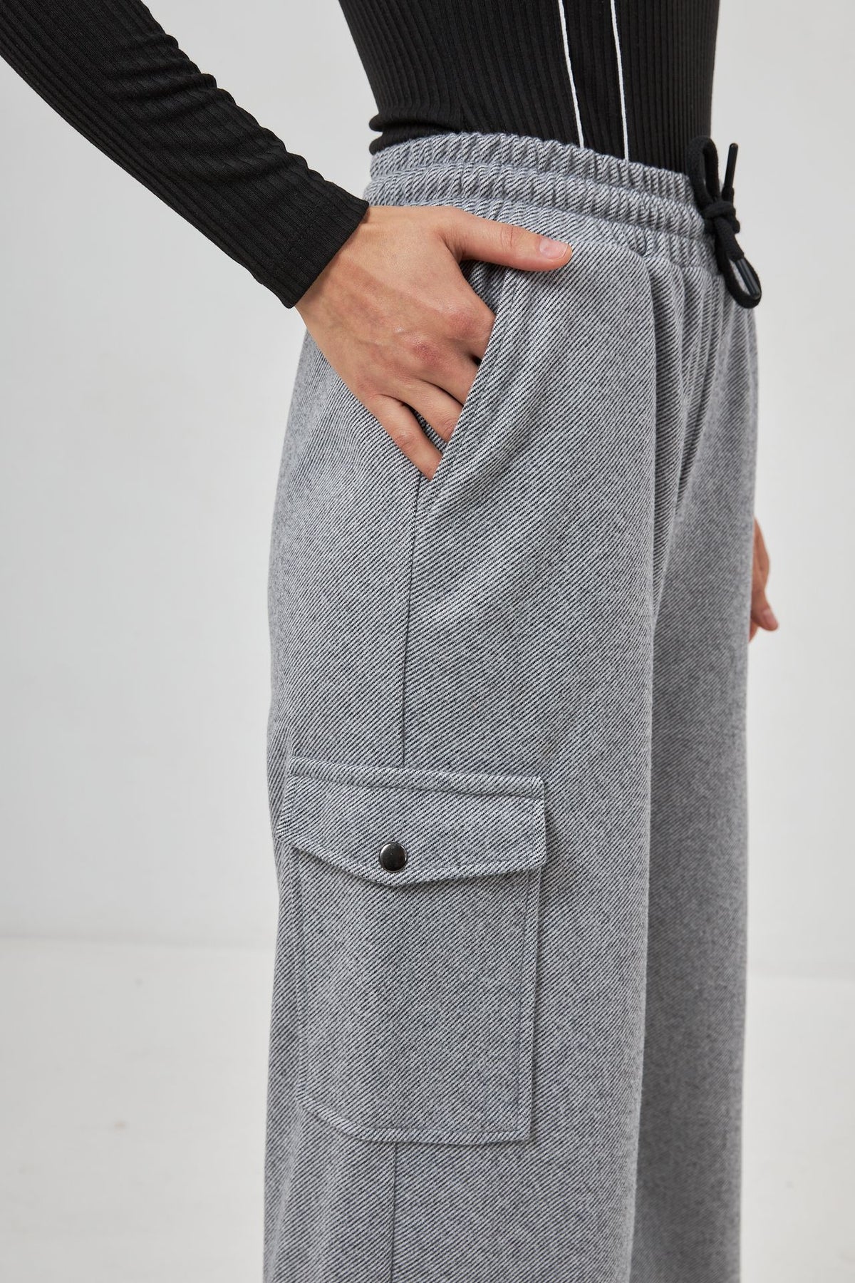 Pantaloni cu buzunare aplicate