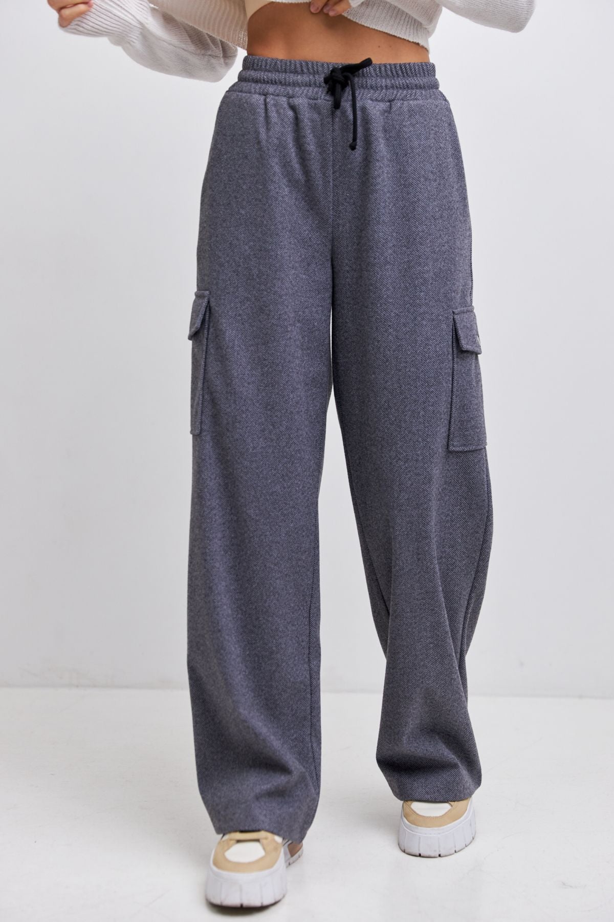 Pantaloni cu buzunare aplicate