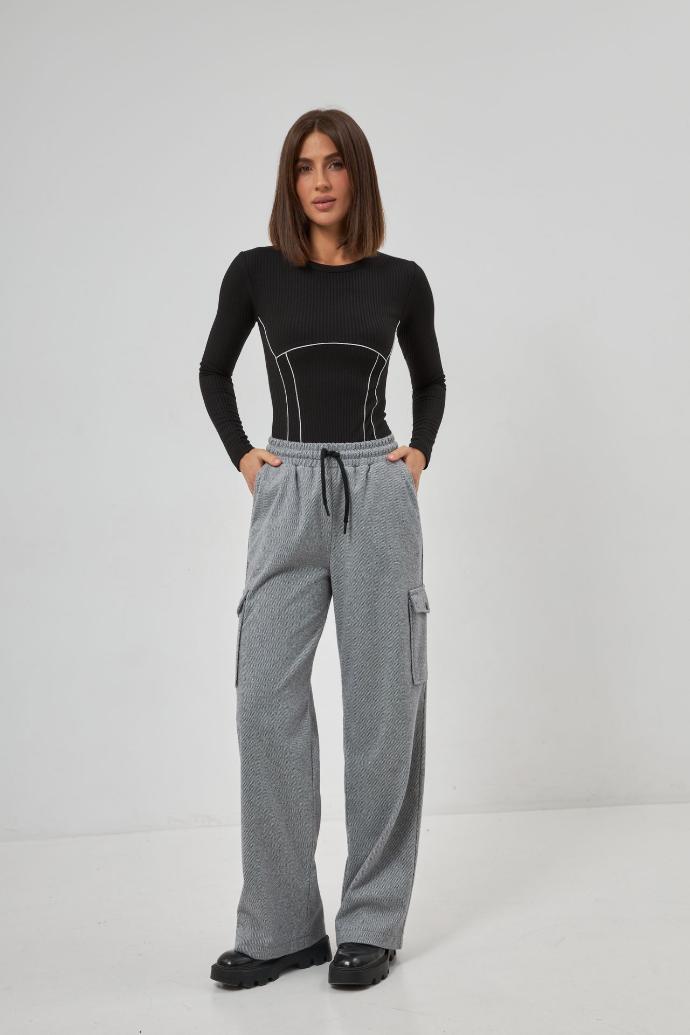 Pantaloni cu buzunare aplicate