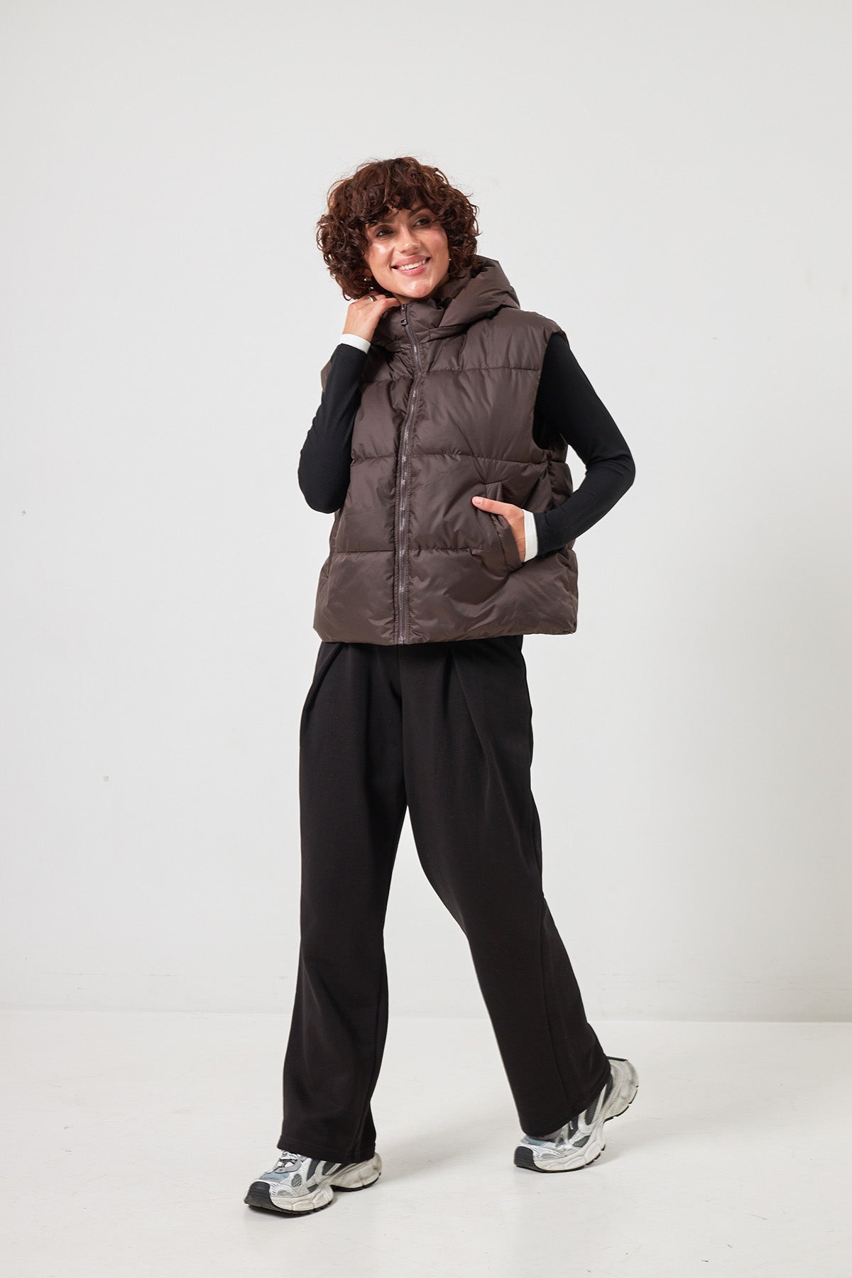 Vestă matlasată cu glugă