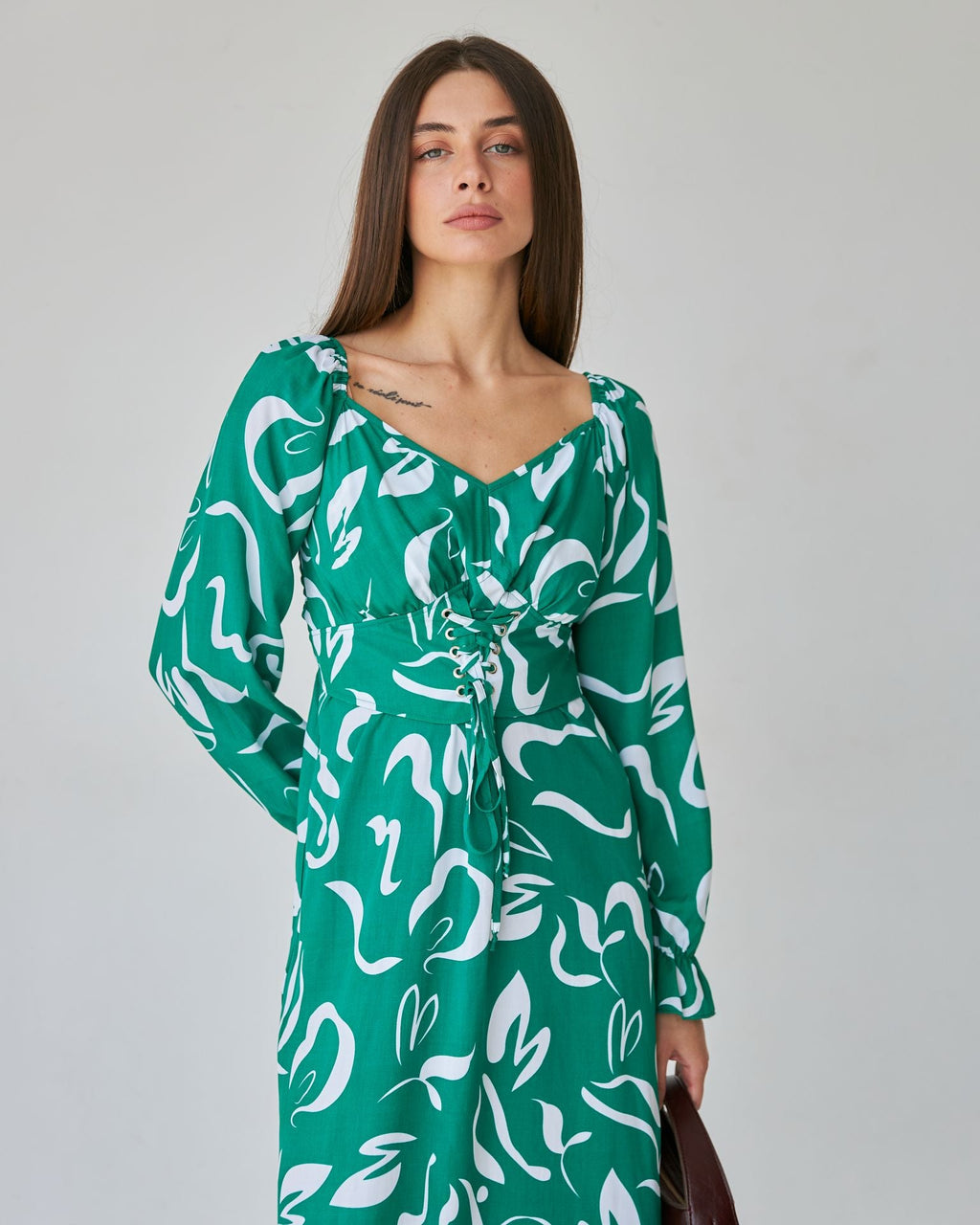Rochie cu șireturi în față și mânecă lungă