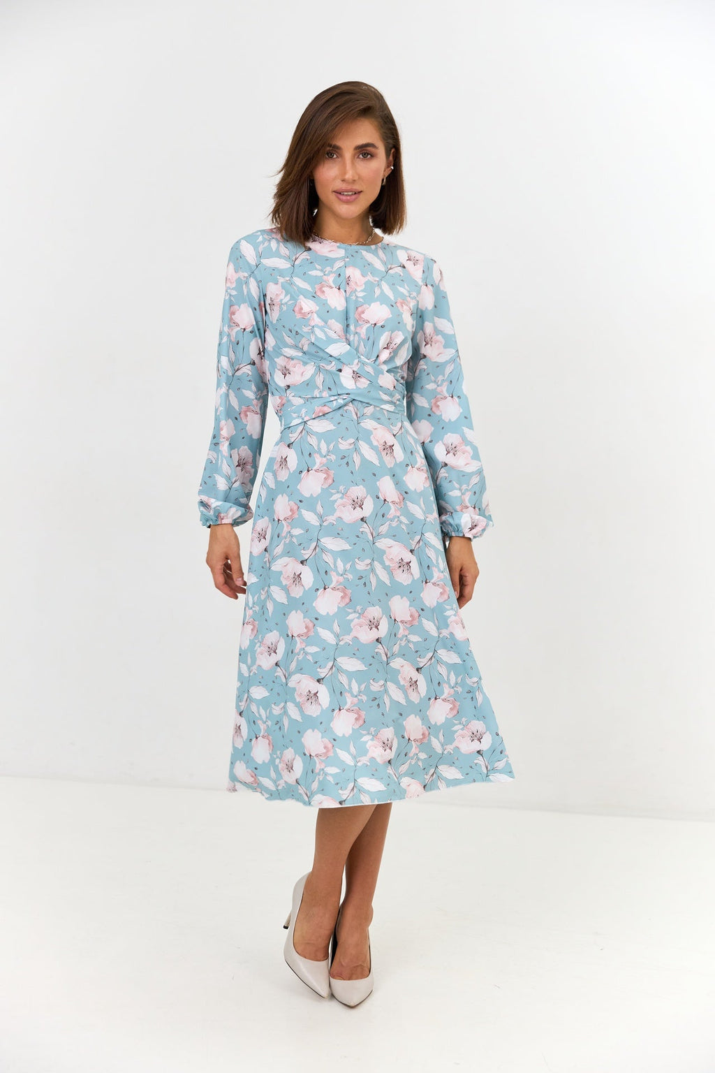 Rochie cu detaliu răsucit și mânecă lungă