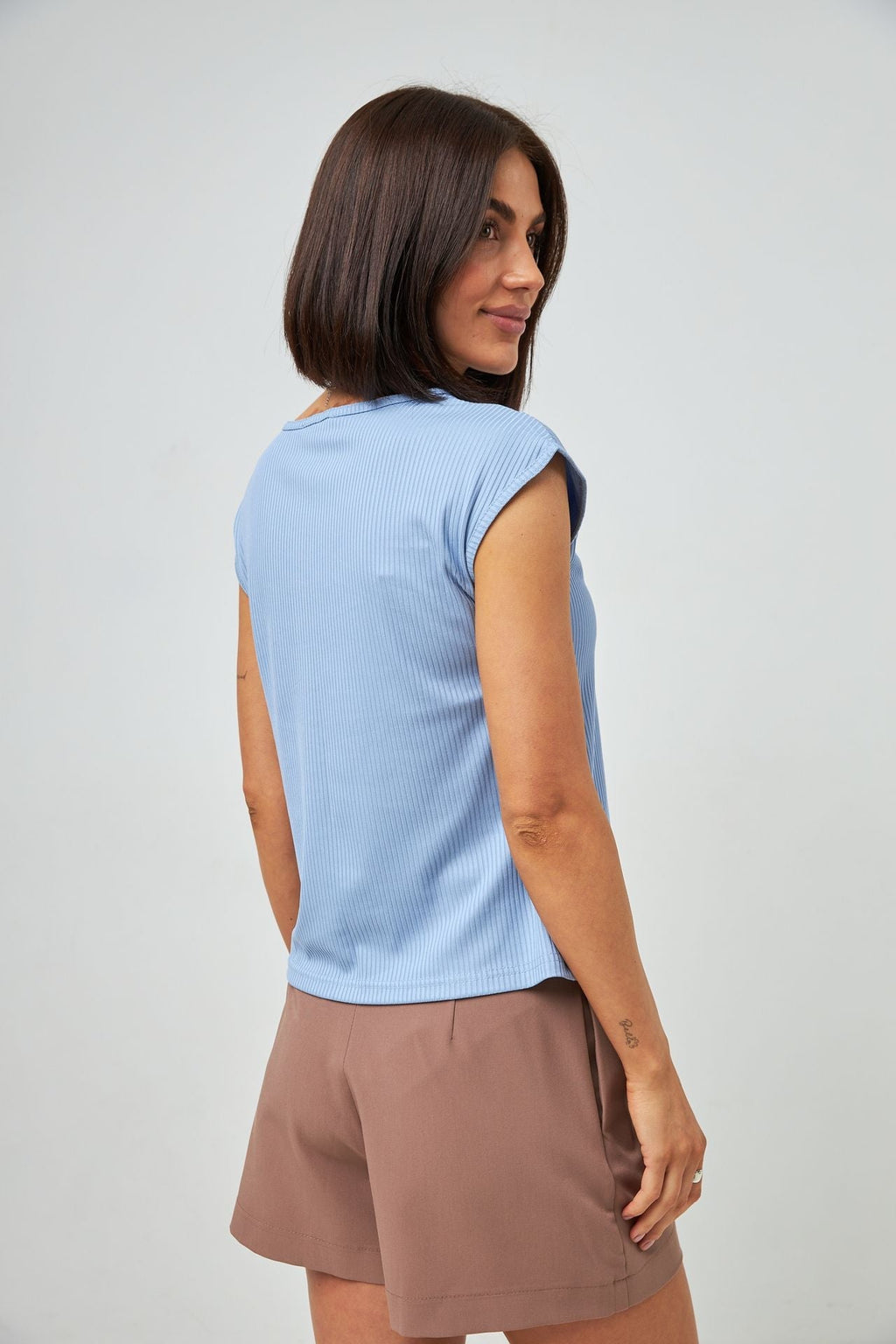 Tricou cu umeri căzuți