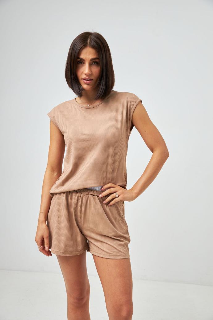 Tricou cu umeri căzuți