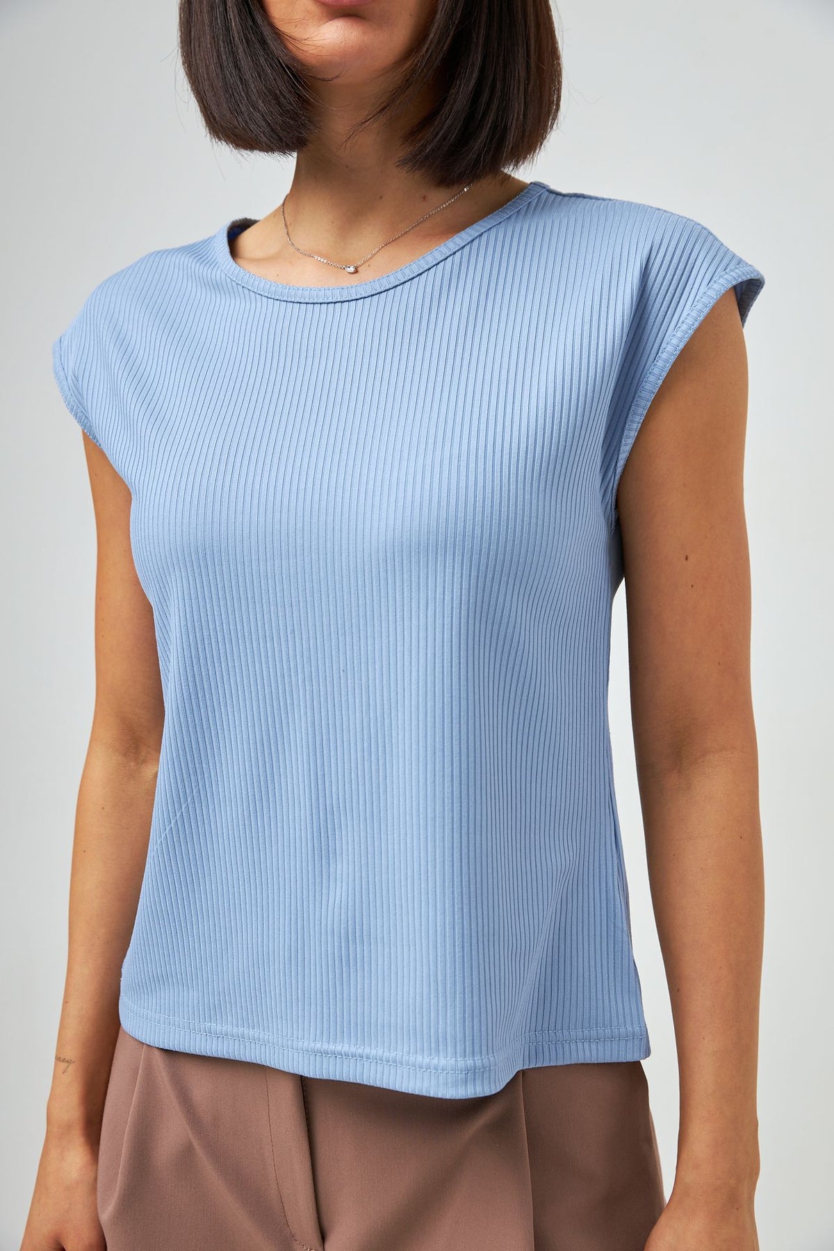 Tricou cu umeri căzuți