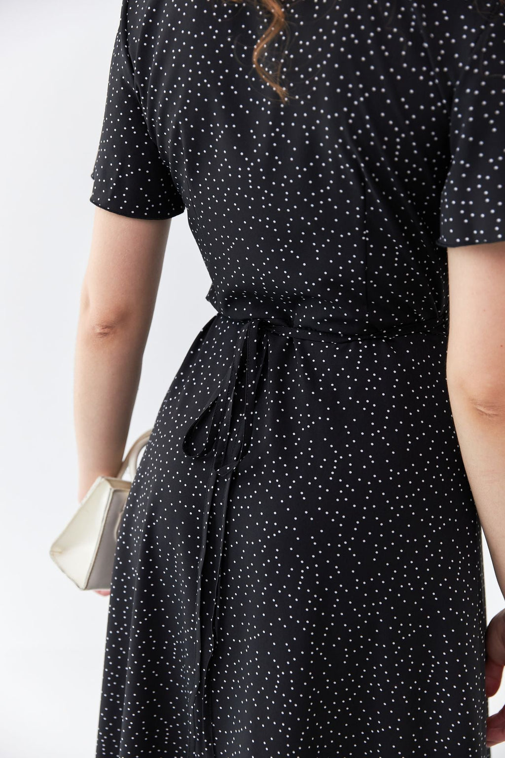 Rochie midi petrecută cu mâneci clopot