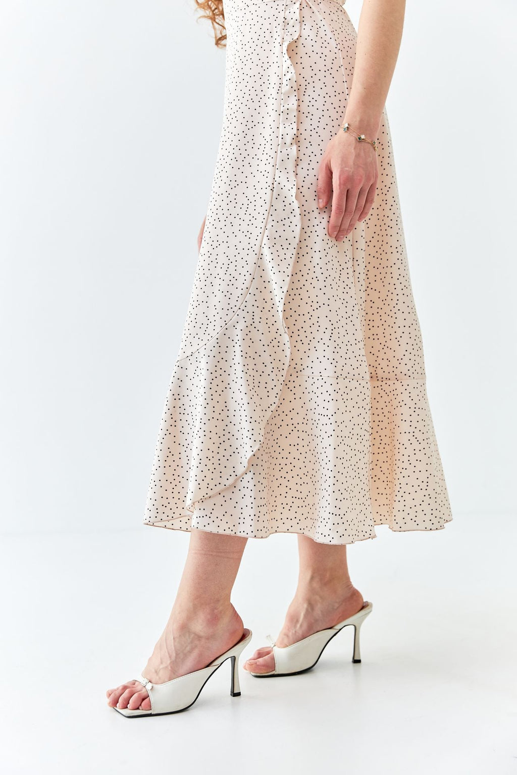 Rochie midi petrecută cu mâneci clopot