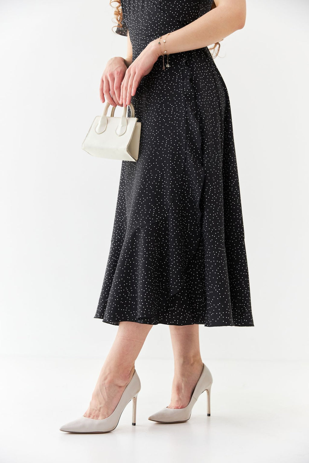 Rochie midi petrecută cu mâneci clopot