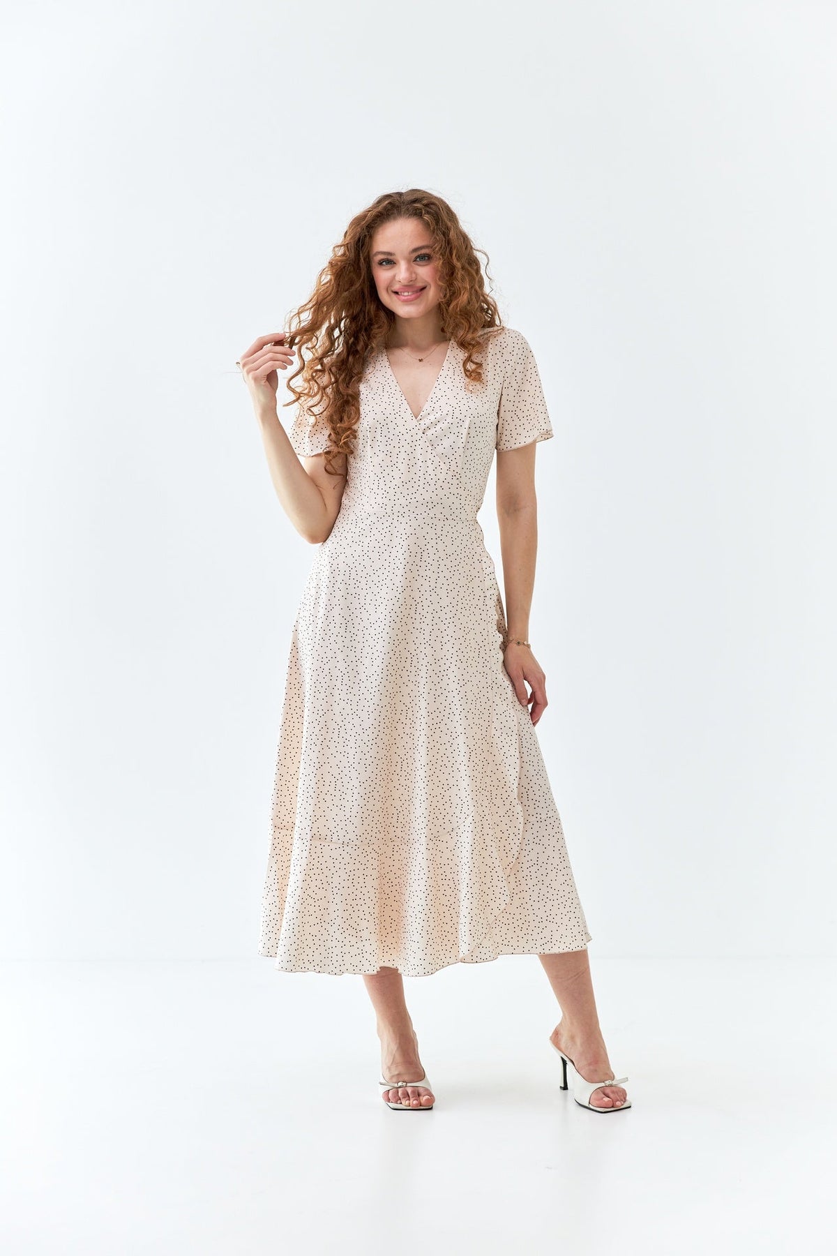 Rochie midi petrecută cu mâneci clopot
