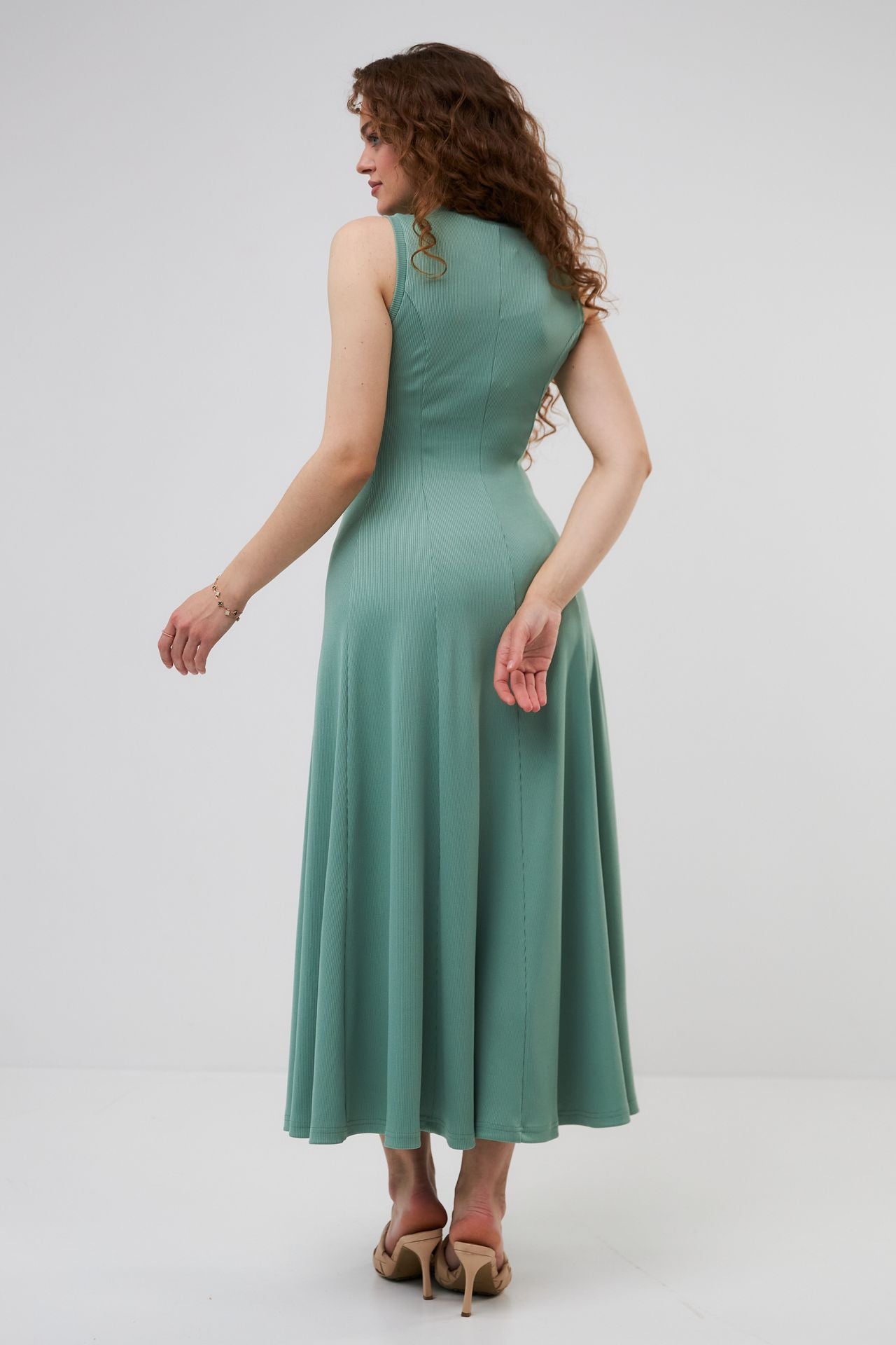 Rochie din tricot reiat cu cusături decorative