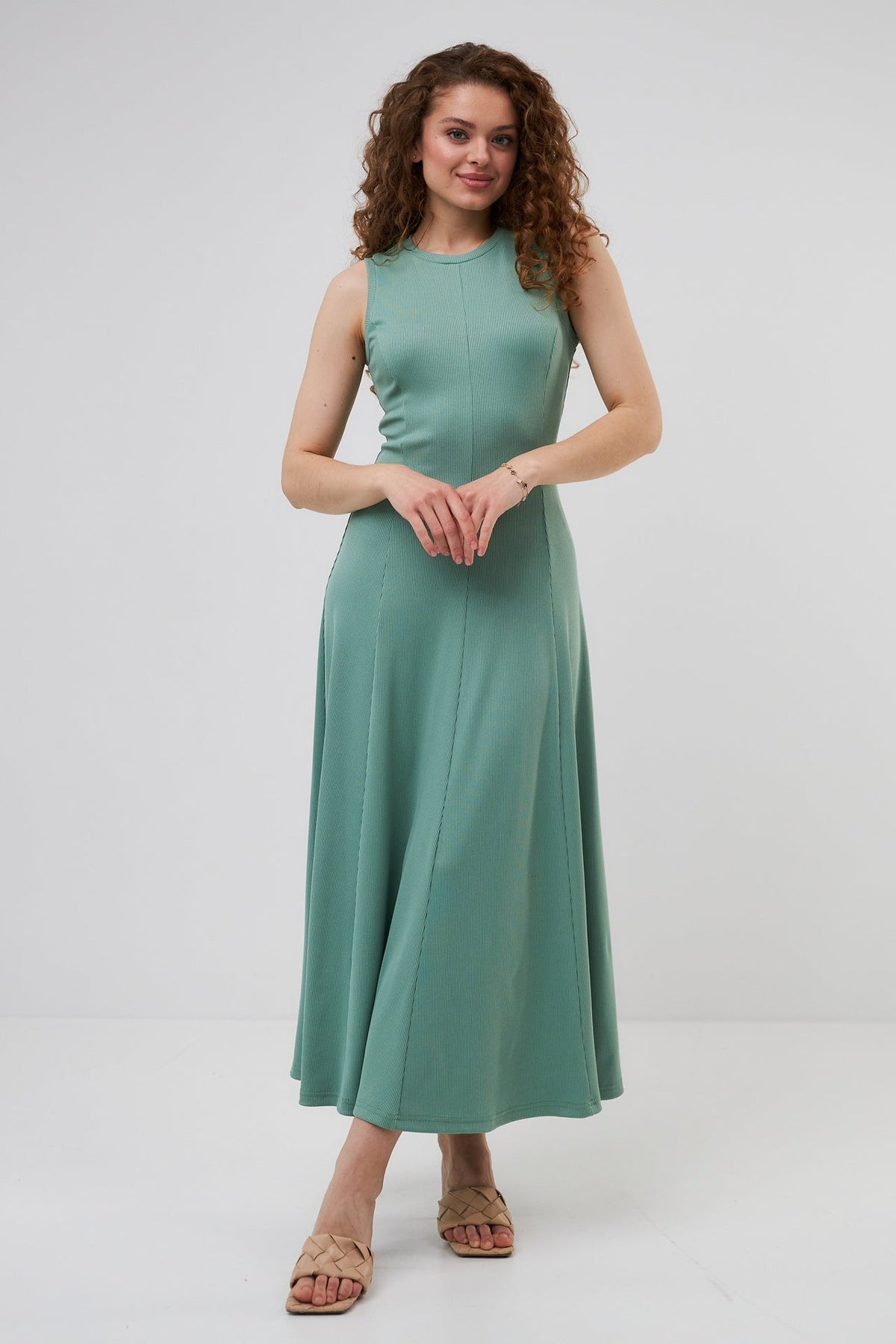 Rochie din tricot reiat cu cusături decorative