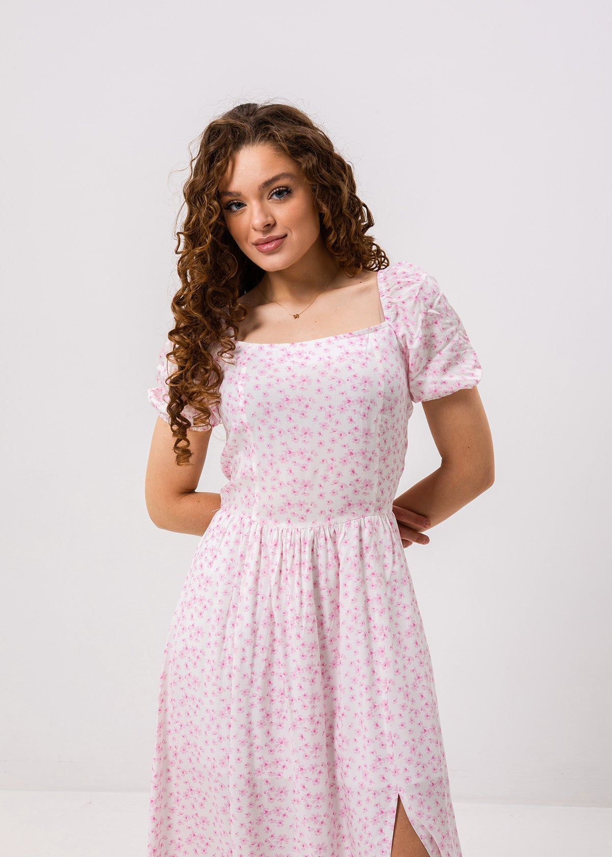 Rochie midi cu șliț și imprimeu floral