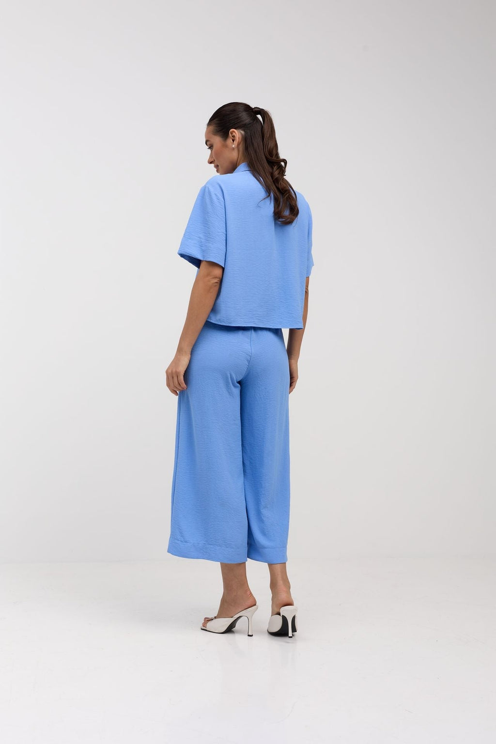Pantaloni culotte din crep cu buzunare