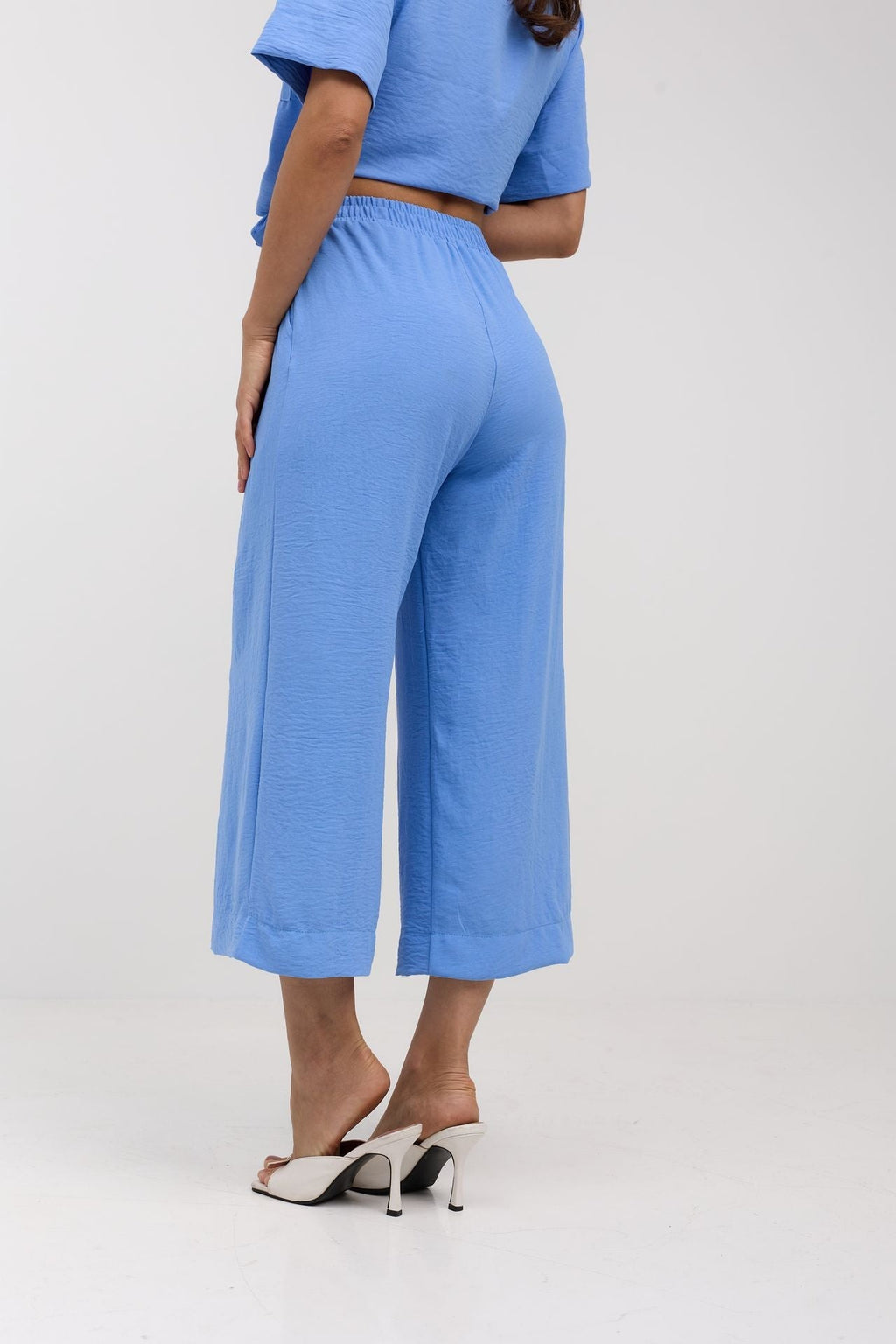 Pantaloni culotte din crep cu buzunare